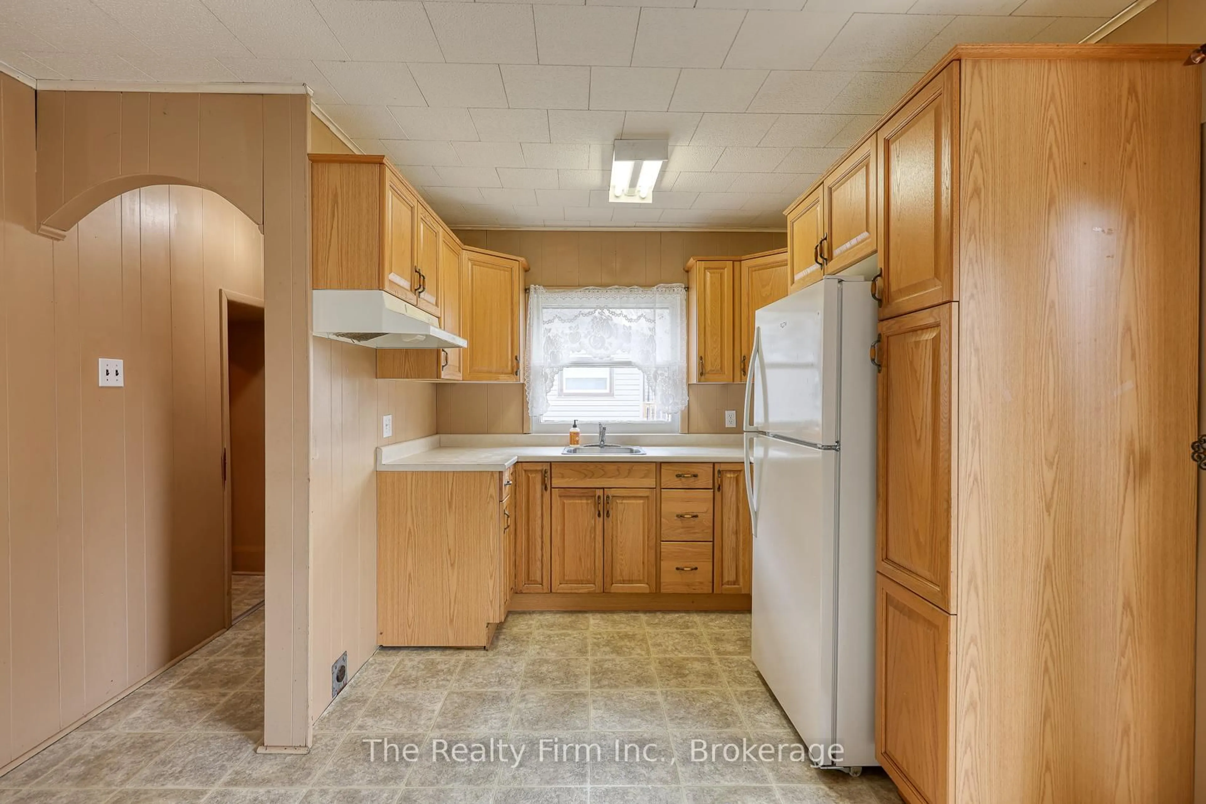 Standard kitchen, unknown for 52 Huron St, Woodstock Ontario N4S 6Z3