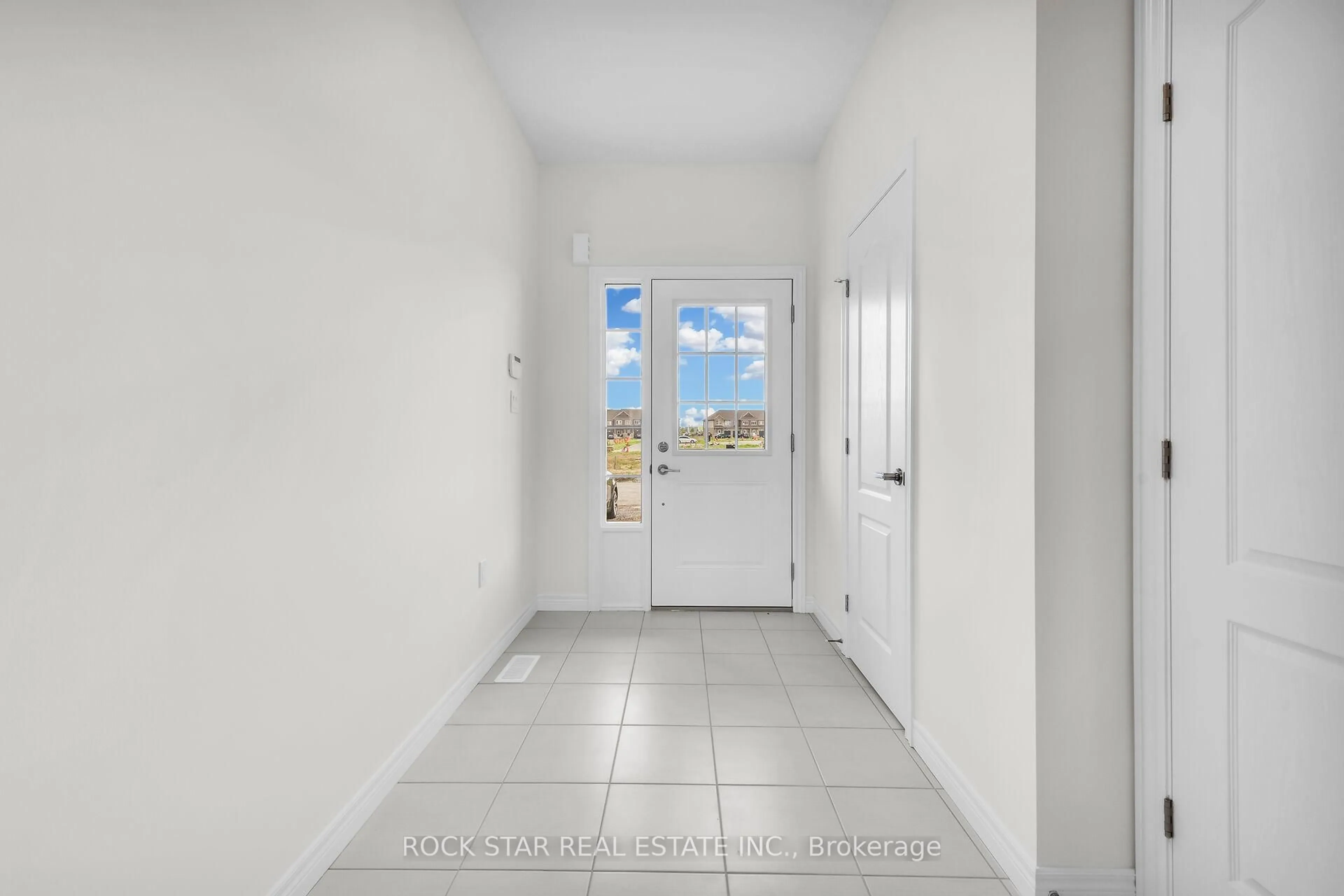 Indoor entryway for 63 Lloyd Davies Way, Hamilton Ontario L0R 1C0