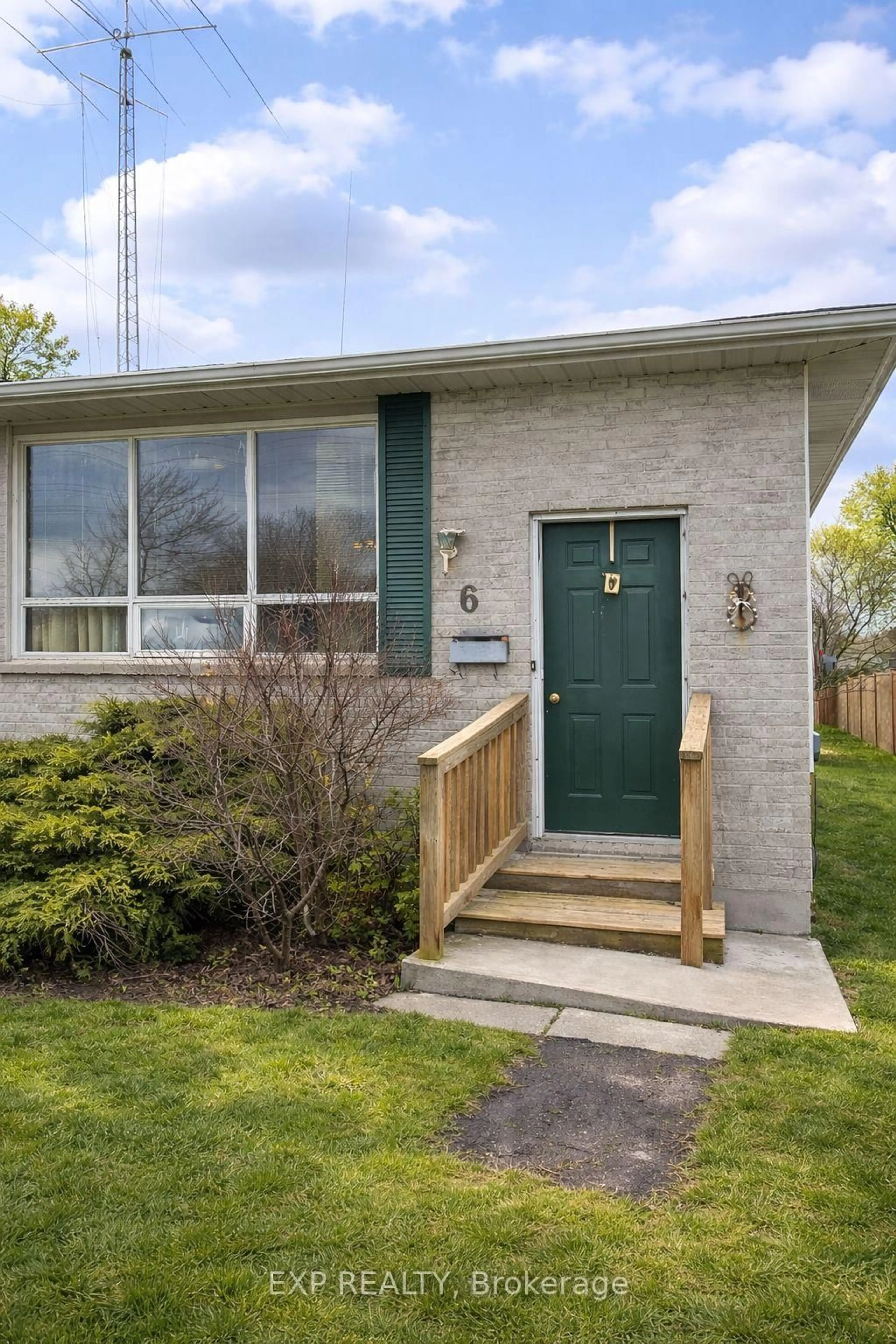 Home with brick exterior material, street for 6 Swayze Crt, Thorold Ontario L2V 4Y9