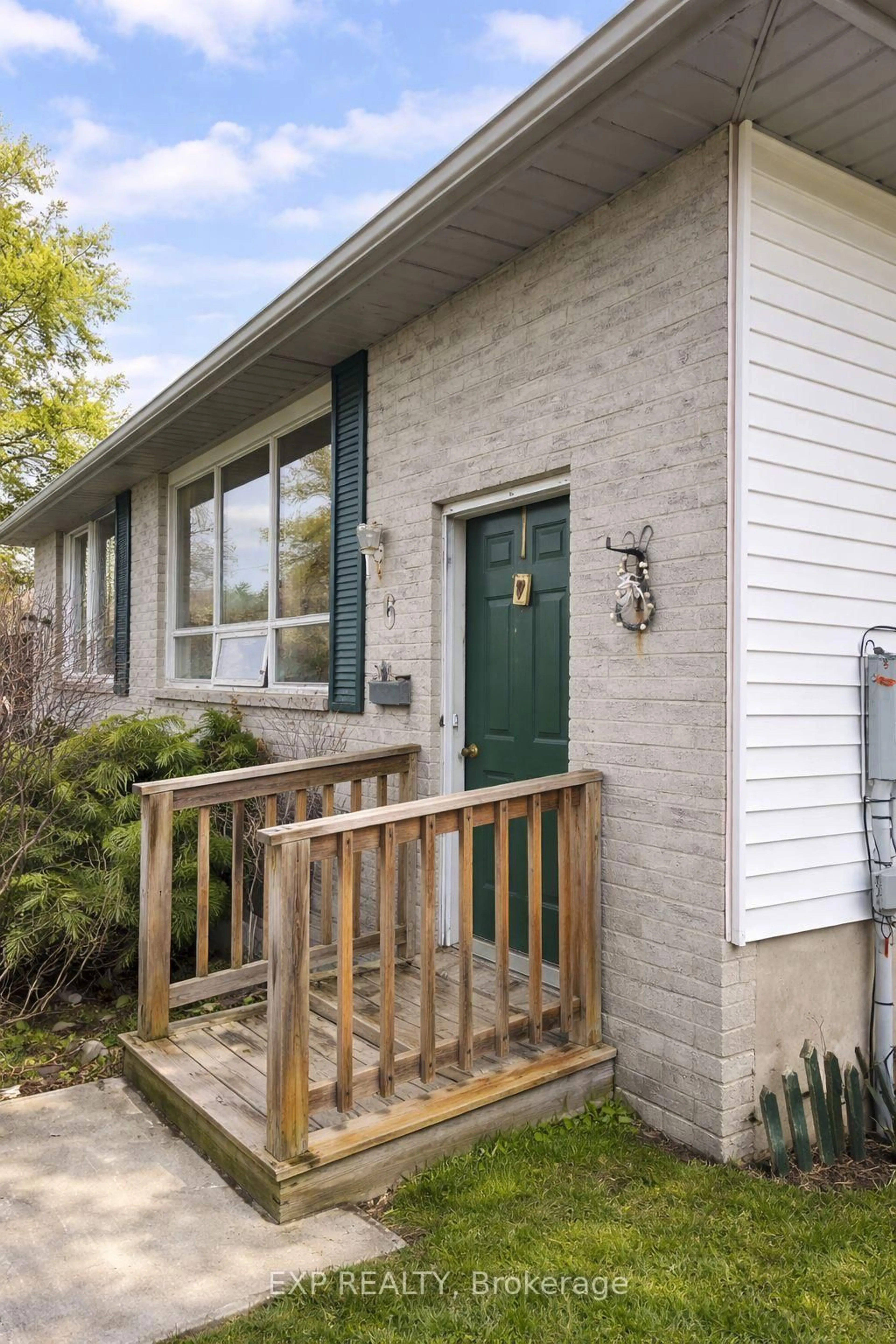 Home with vinyl exterior material, street for 6 Swayze Crt, Thorold Ontario L2V 4Y9