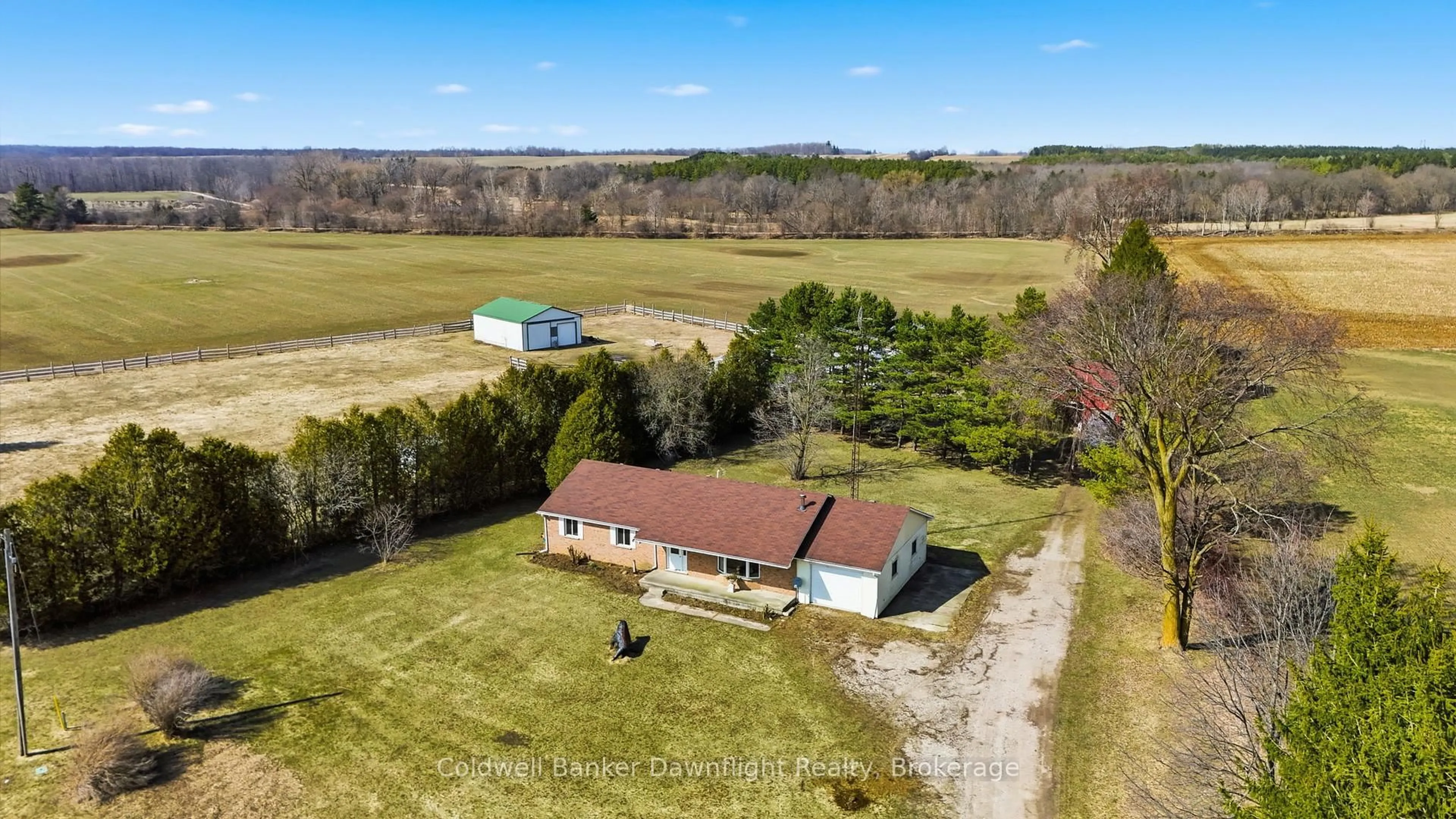 A pic from outside/outdoor area/front of a property/back of a property/a pic from drone, building for 38130 Maitland Block Rd, Central Huron Ontario N0M 1E0