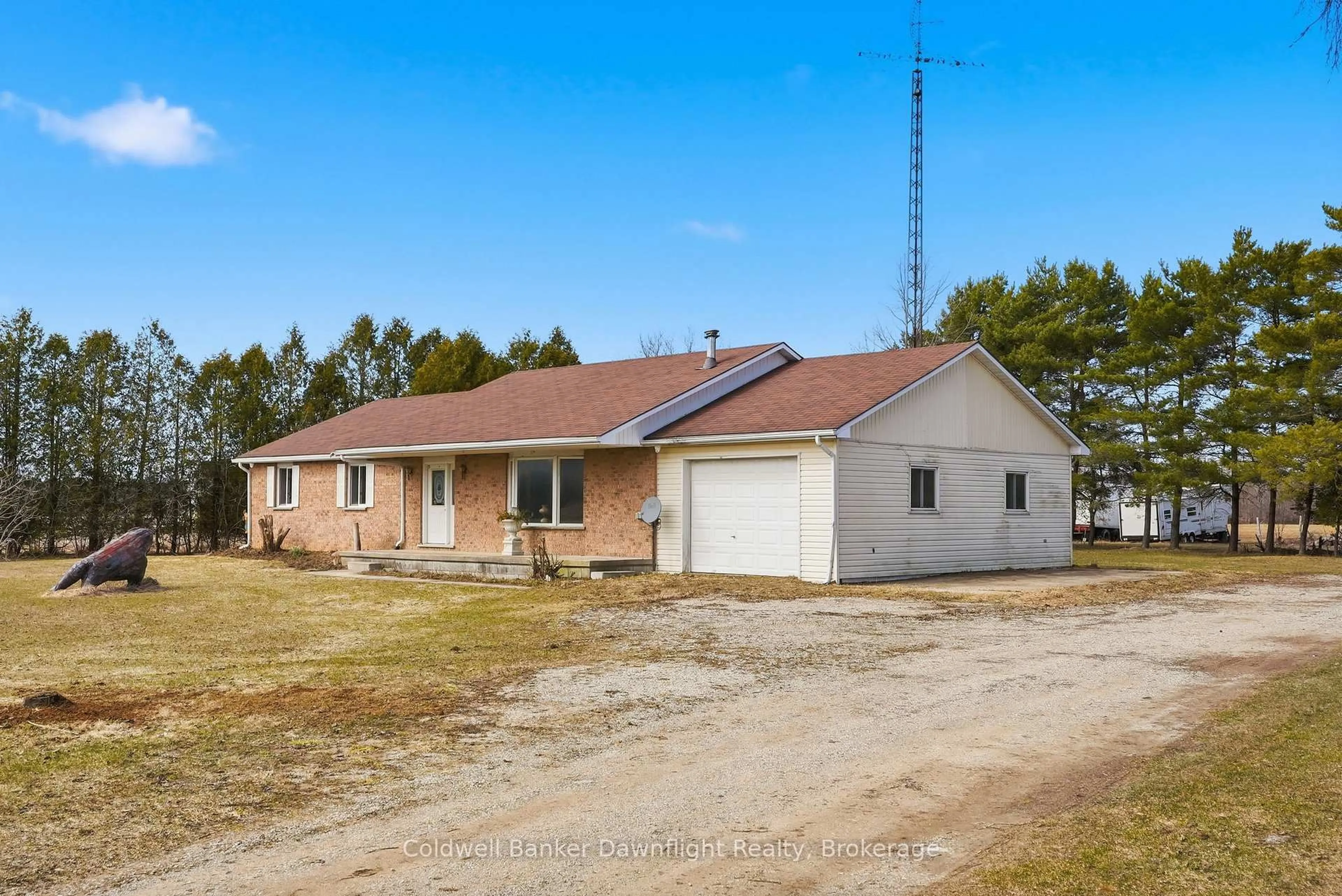 A pic from outside/outdoor area/front of a property/back of a property/a pic from drone, building for 38130 Maitland Block Rd, Central Huron Ontario N0M 1E0