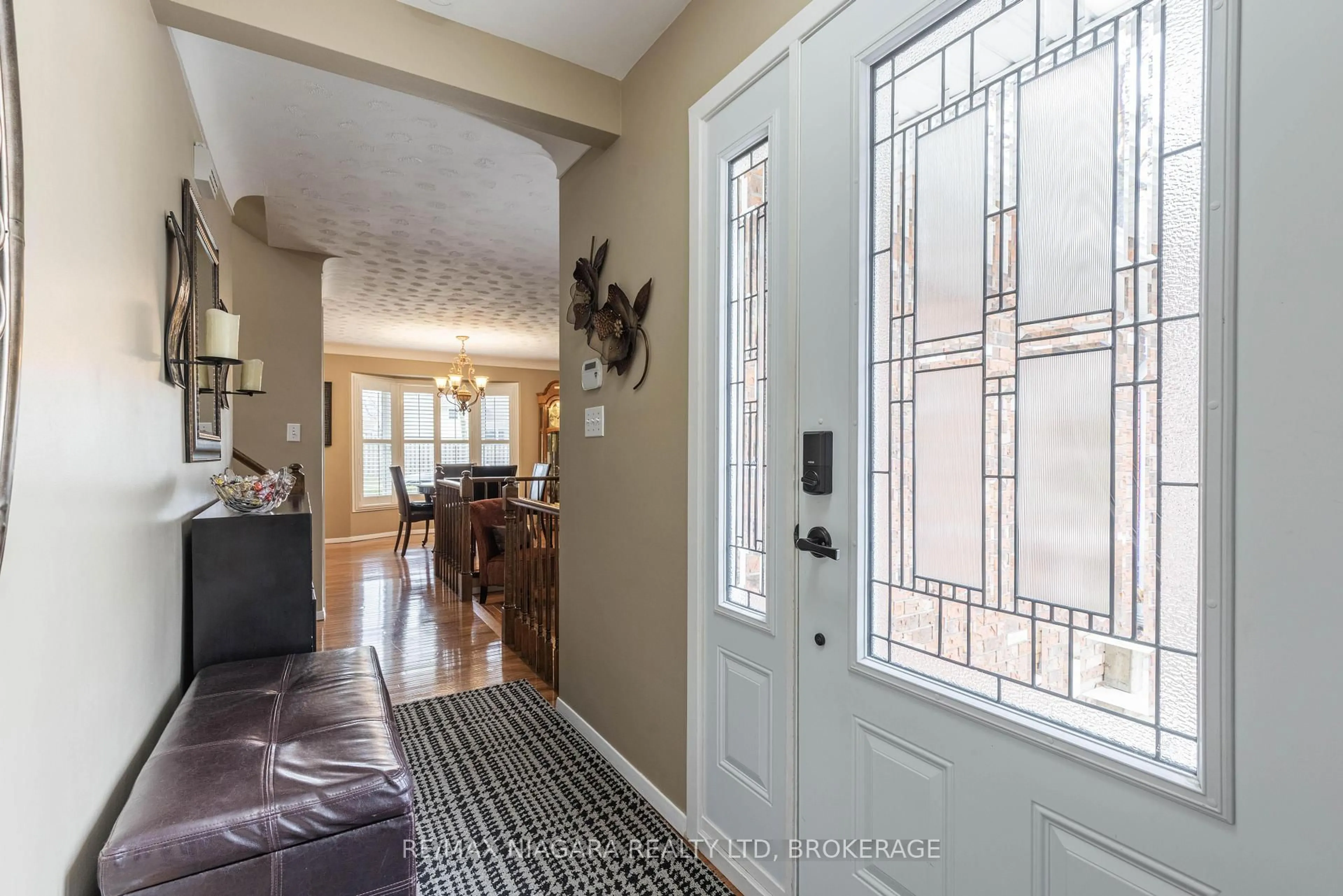 Indoor entryway for 4148 Preston Ave, Niagara Falls Ontario L2H 2C5