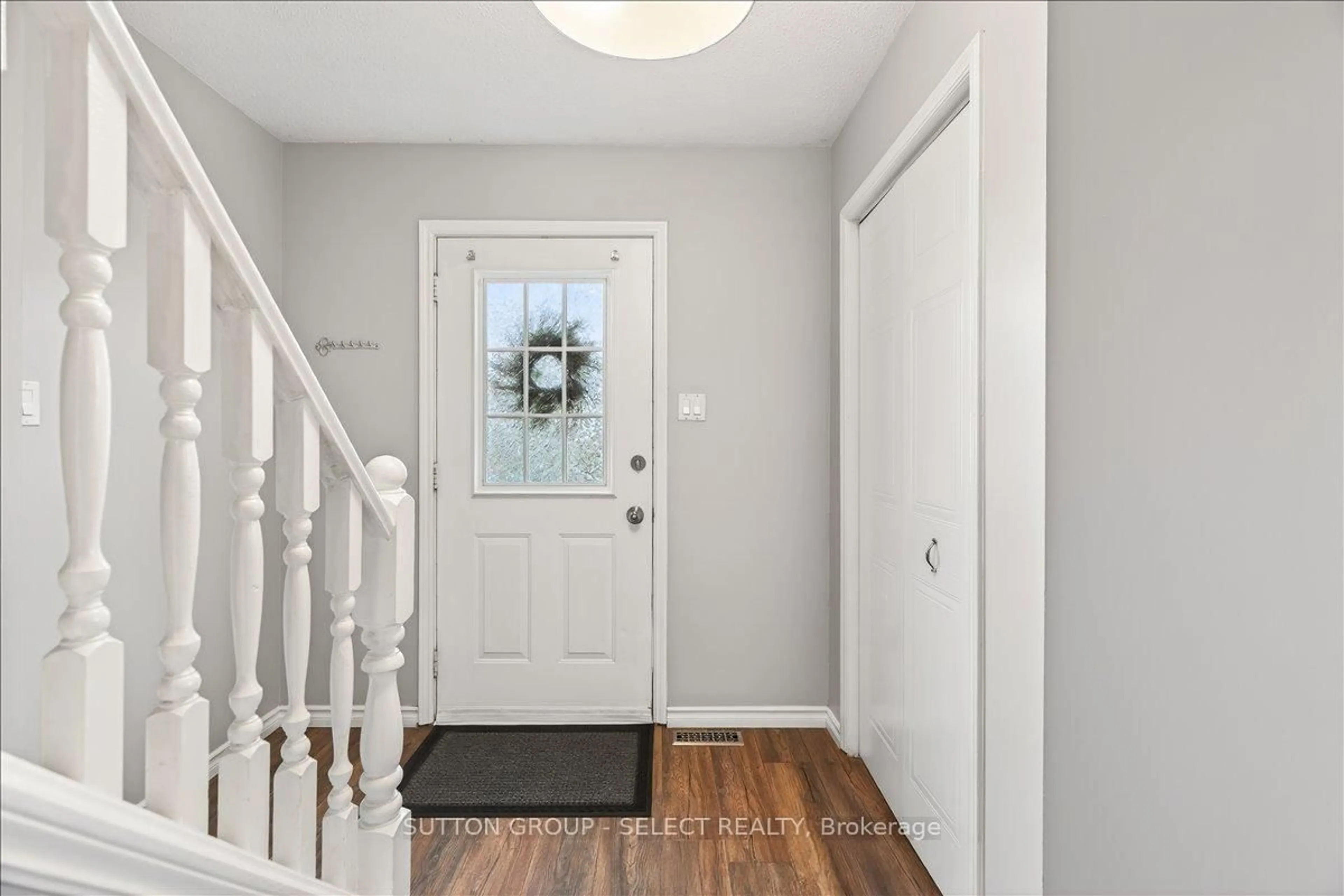 Indoor entryway for 461 Cleveland Ave, London South Ontario N5Z 3C3