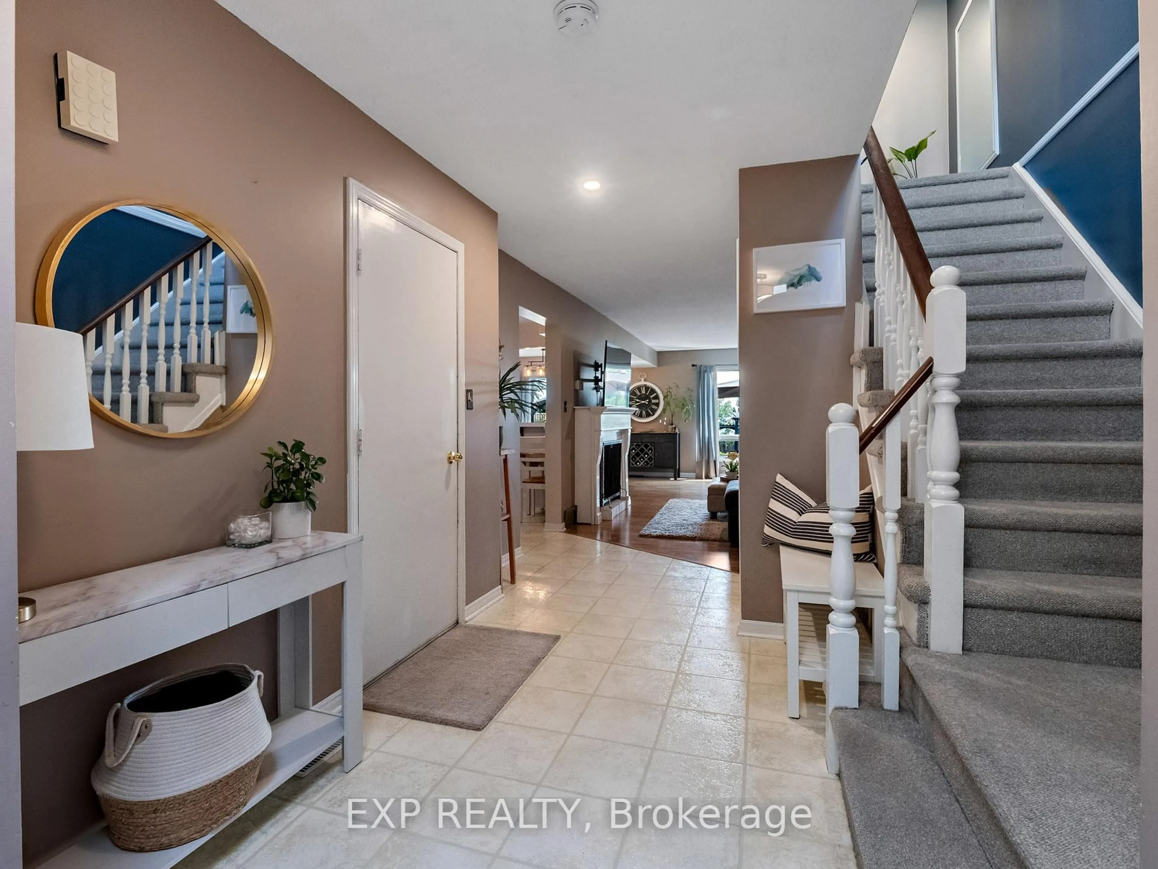 Indoor entryway for 22 Lampman Cres, Thorold Ontario L2V 4K7