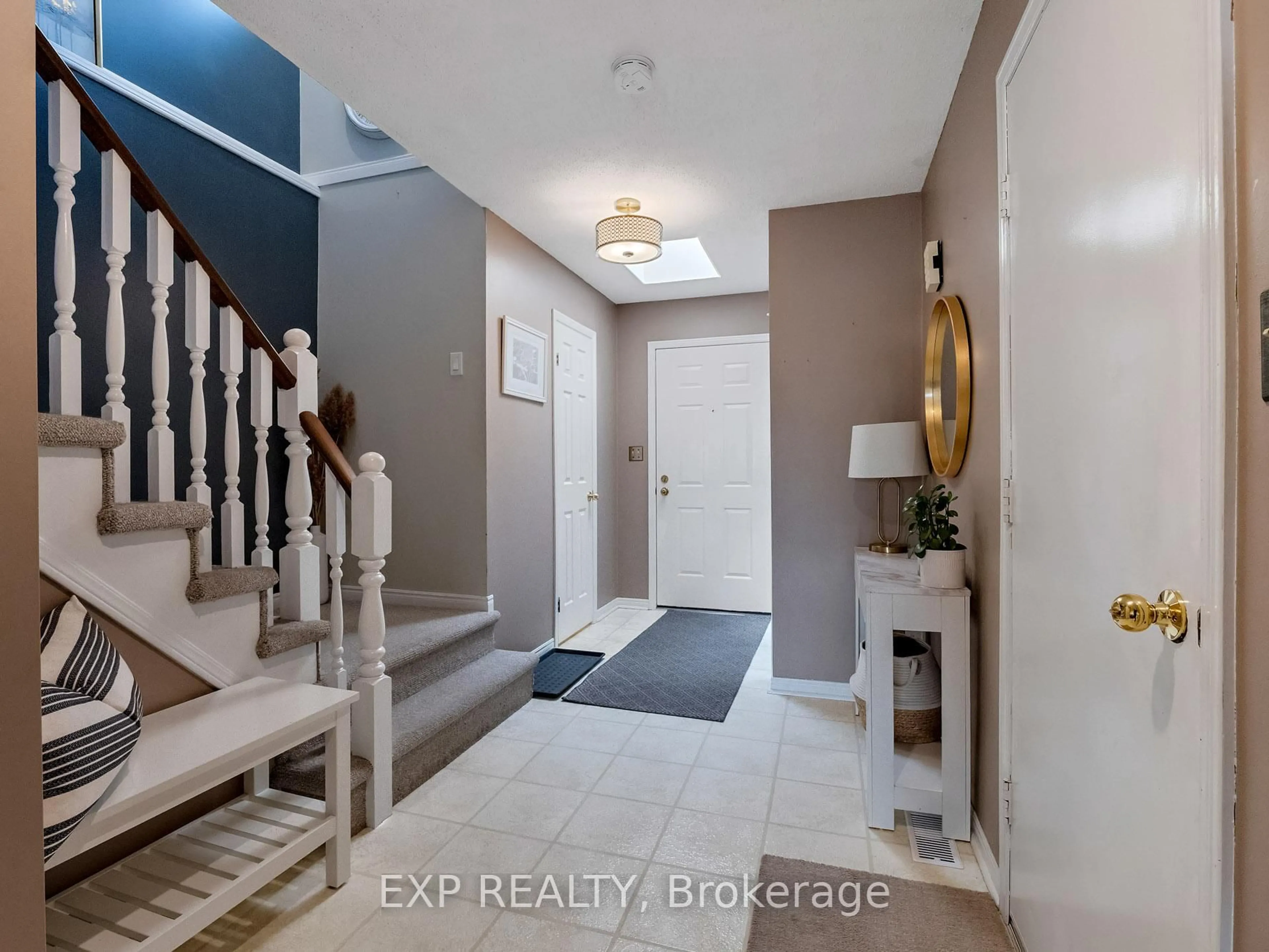 Indoor entryway for 22 Lampman Cres, Thorold Ontario L2V 4K7