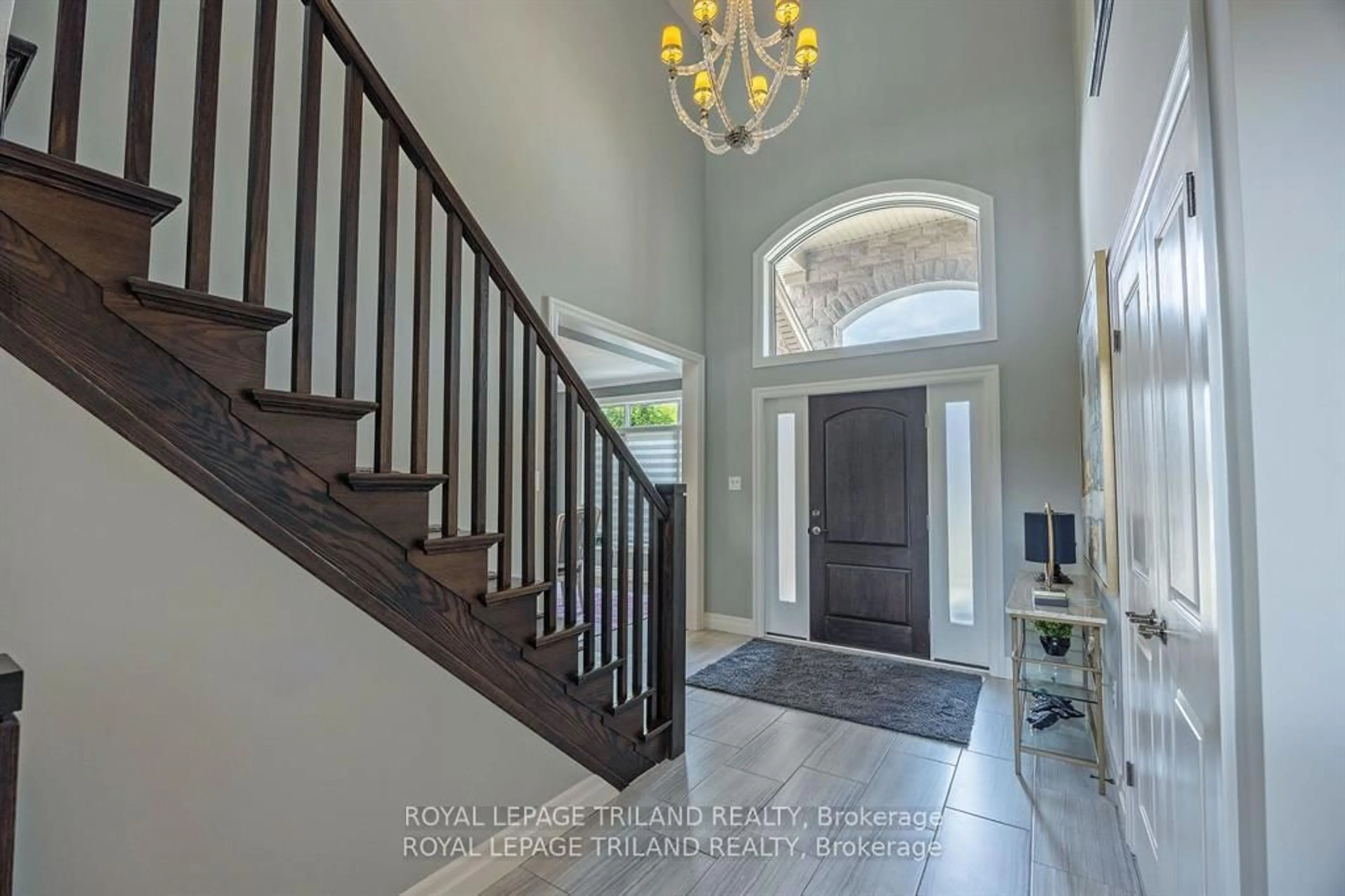 Indoor entryway for 2349 Dauncey Cres, London North Ontario N5X 0M2