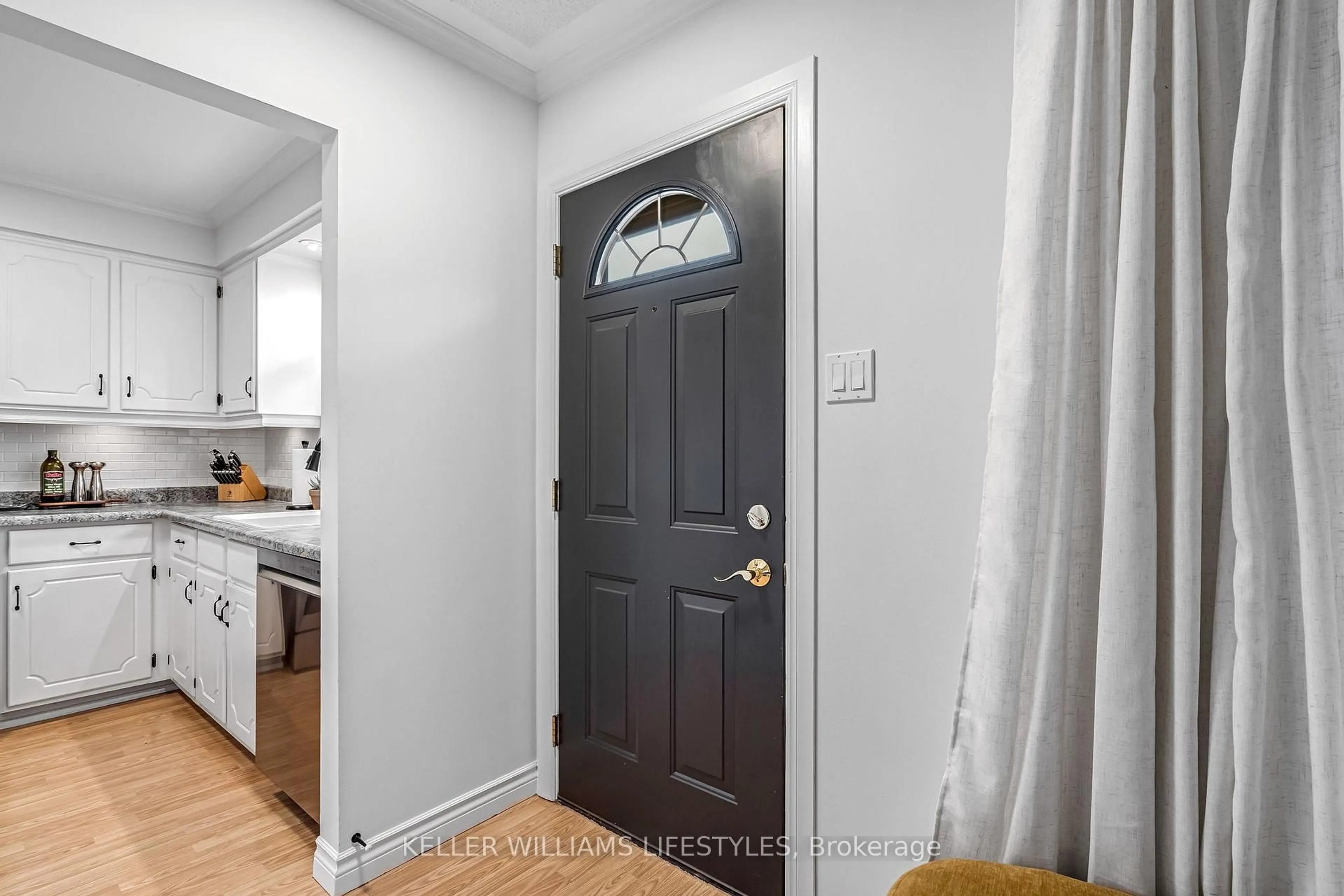 Indoor entryway for 350 Highview Cres, London South Ontario N6J 4E4