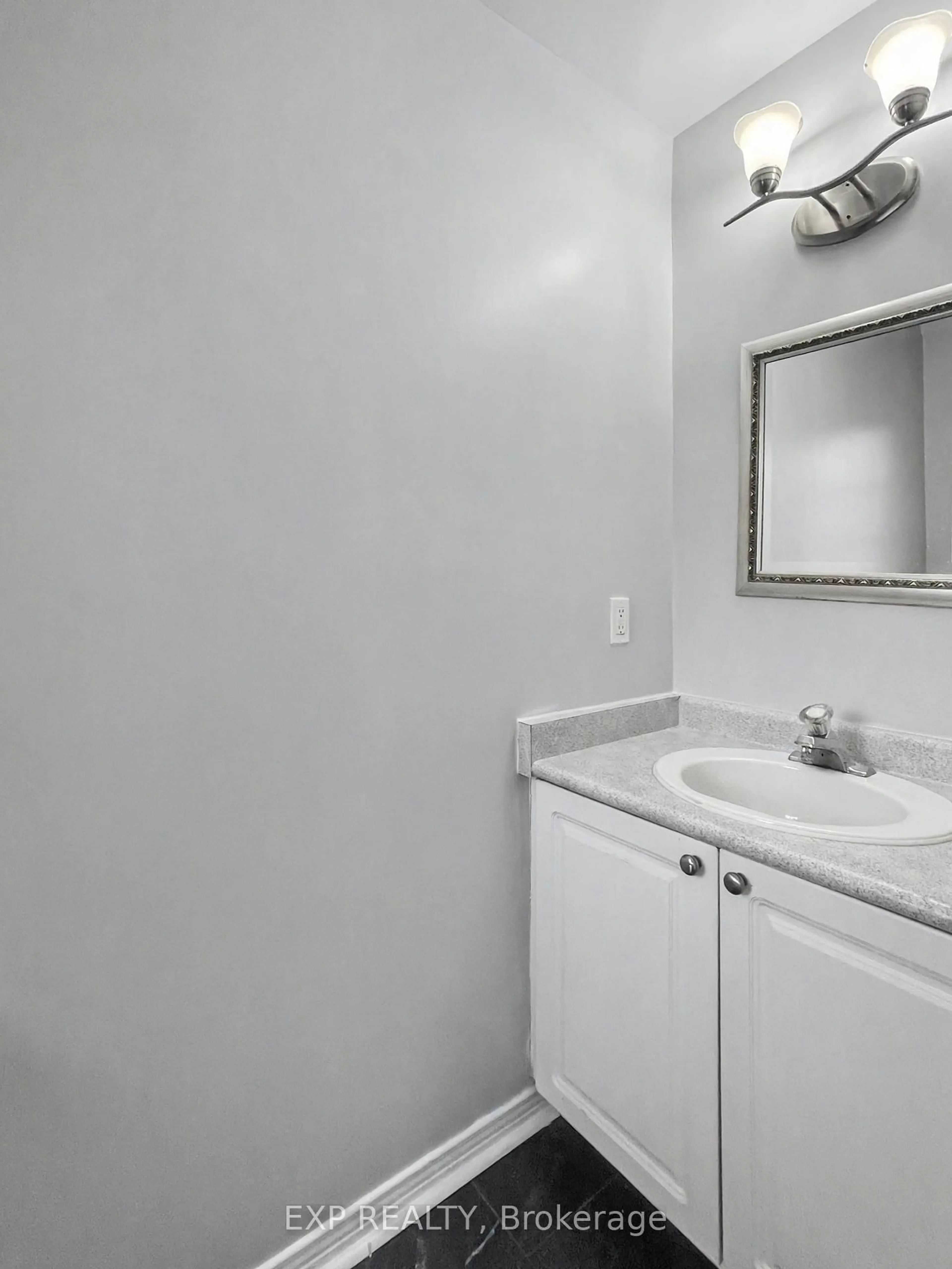 Standard bathroom, unknown for 4218 Owl Valley Dr, Ottawa Ontario K1V 1N7