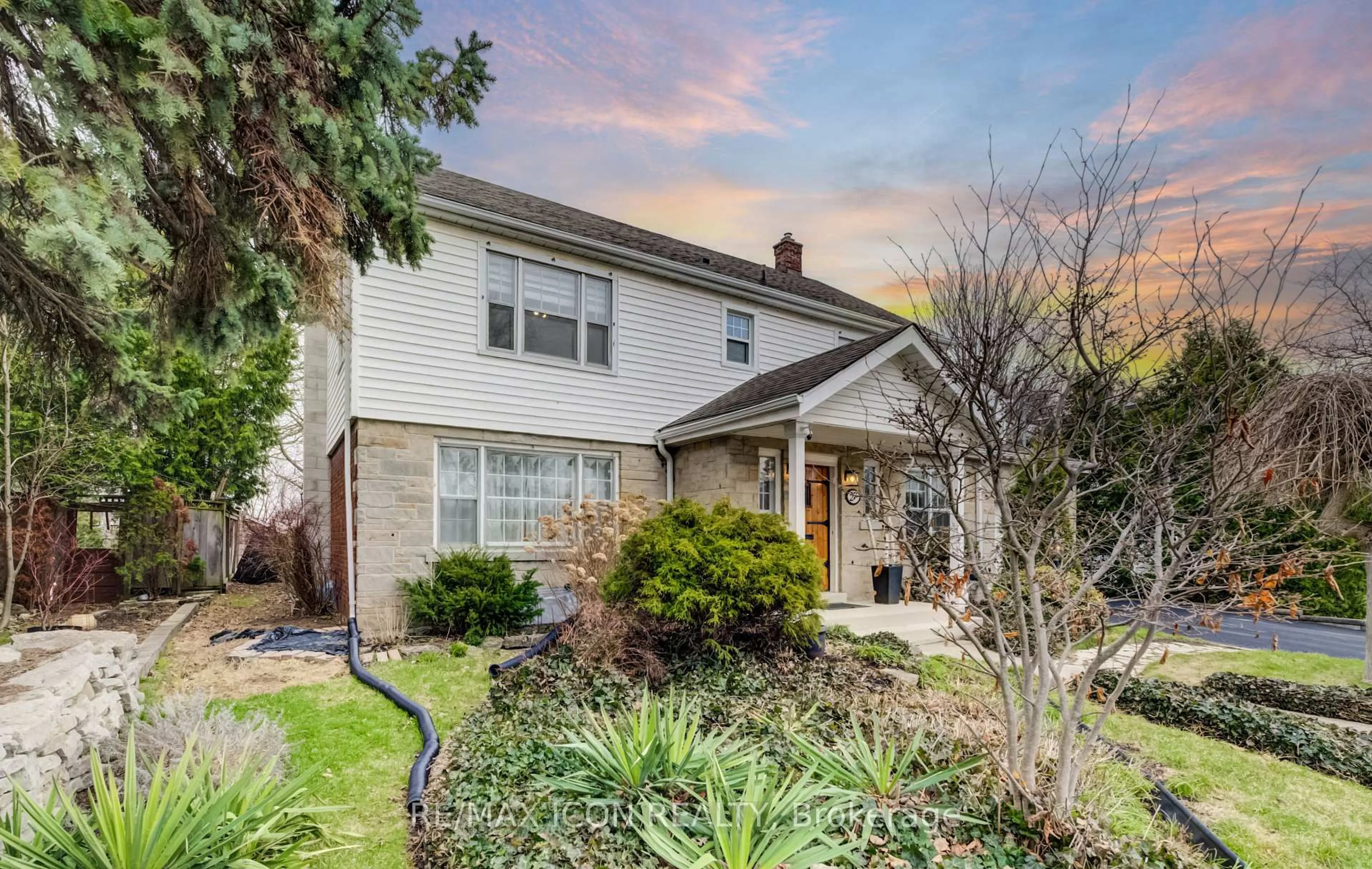 Unknown for 27 Lowrey Ave, Cambridge Ontario N1R 4Z4