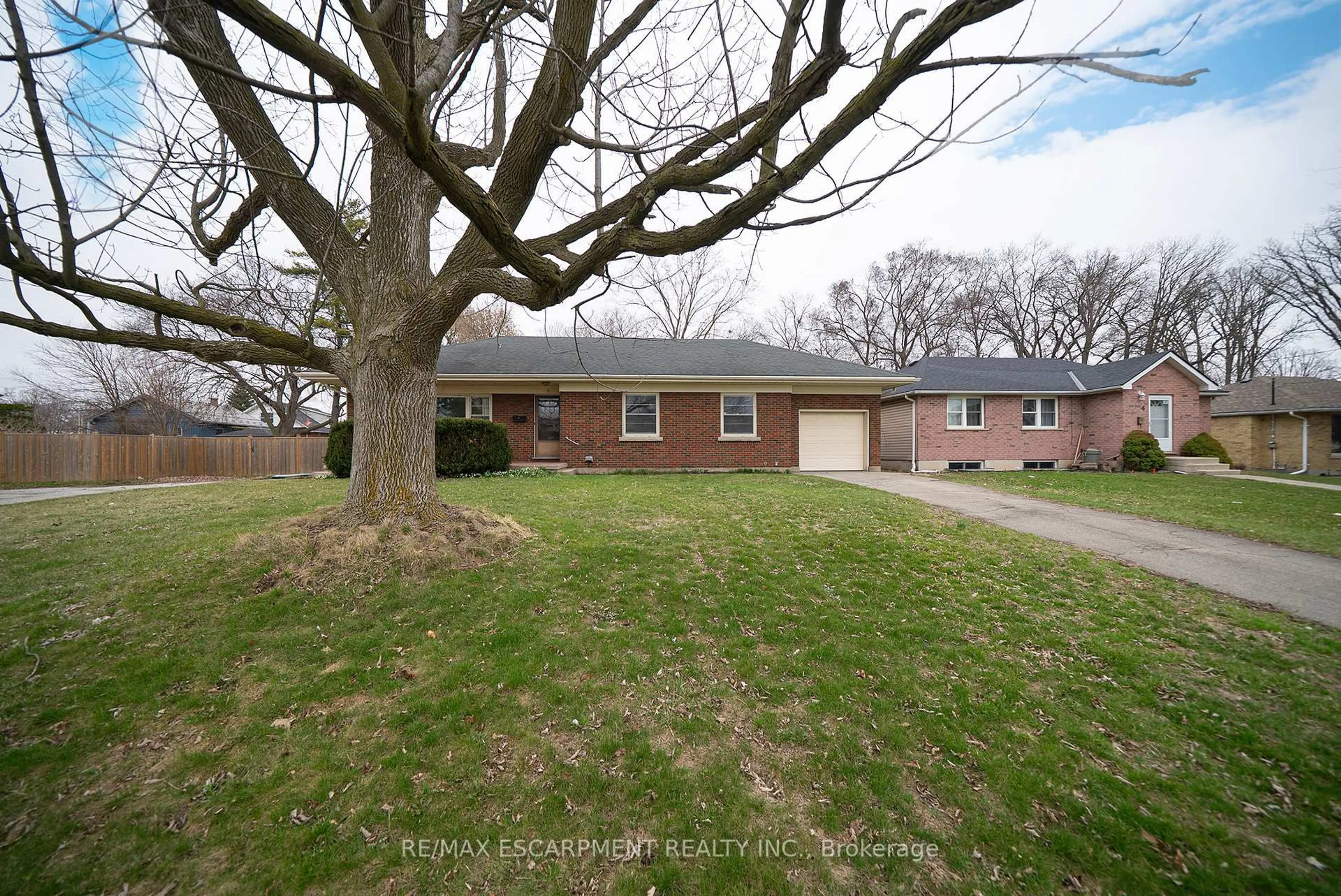 Home with brick exterior material, street for 4 Lynnwood Dr, Brantford Ontario N3S 6S1