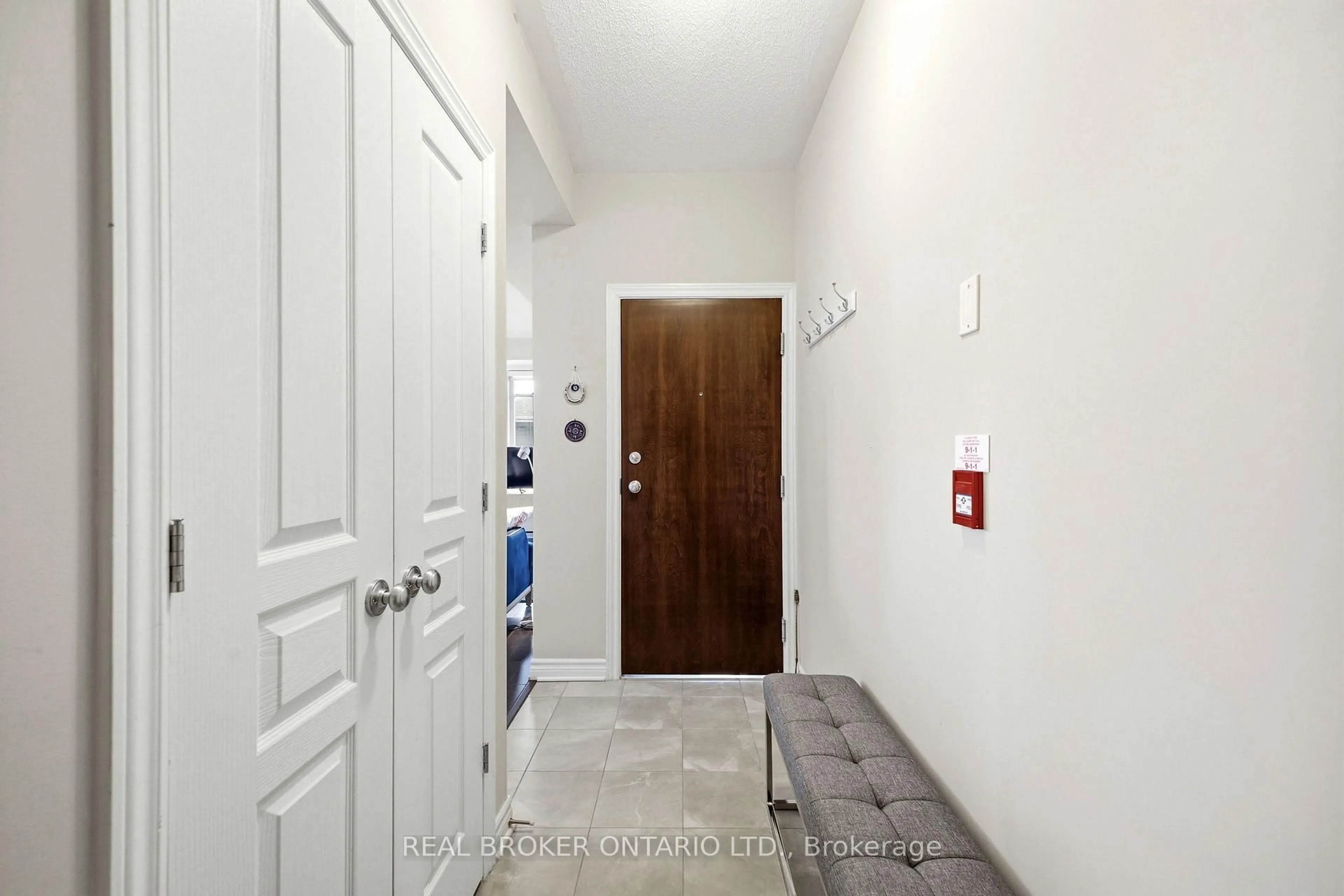 Indoor entryway for 66 Tipperary Private #H, Ottawa Ontario K2J 2T3
