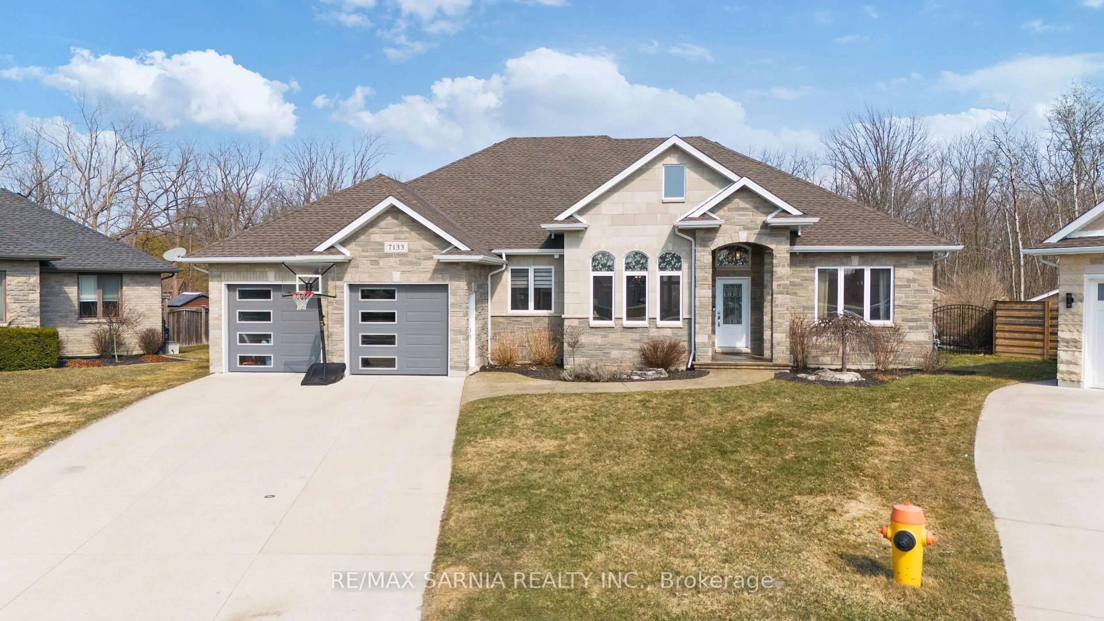 Home with vinyl exterior material, street for 7133 Muskoka Tr, Plympton-Wyoming Ontario N0N 1E0