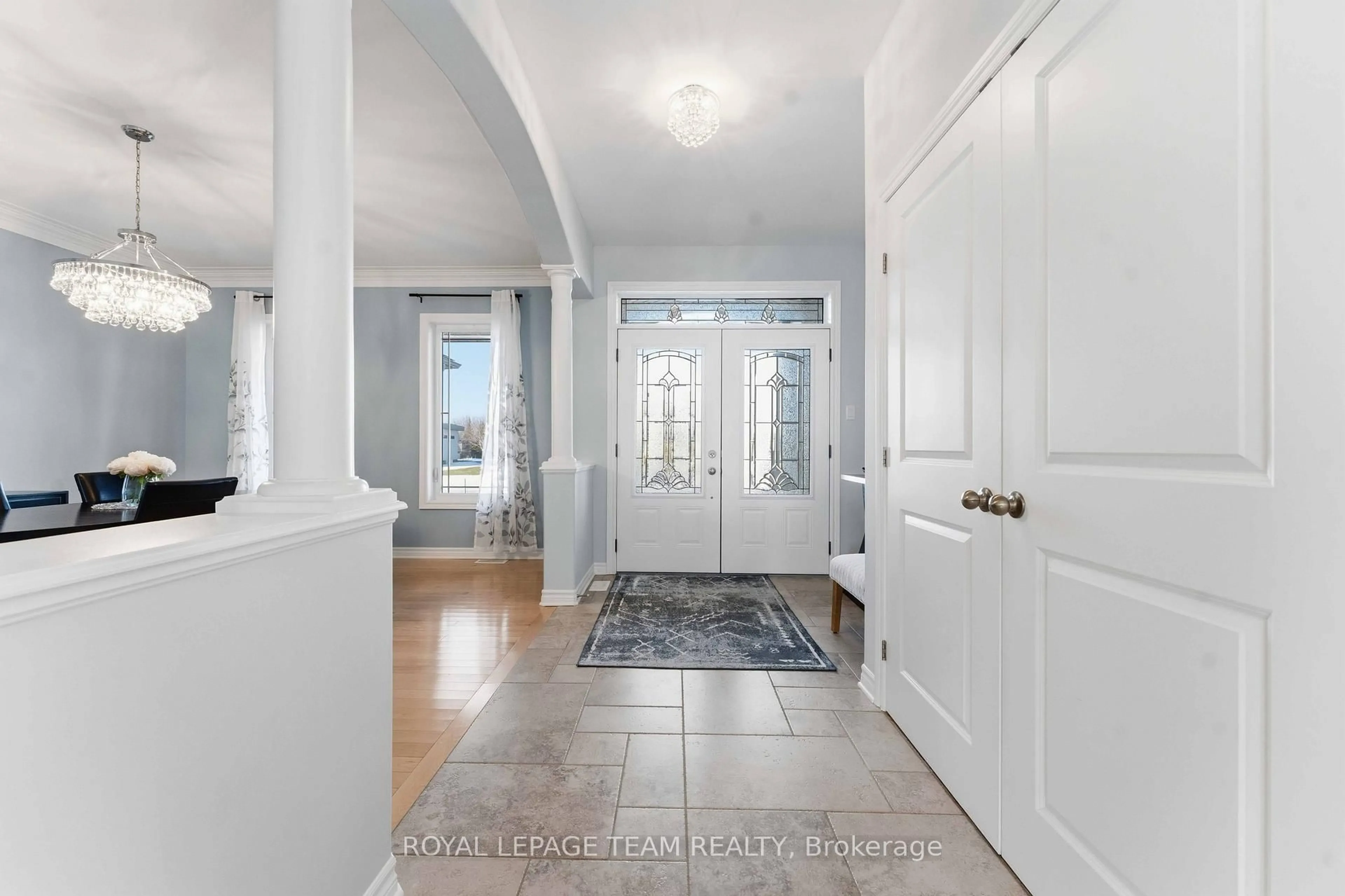 Indoor entryway for 6868 Sparkling Lake Way, Greely Ontario K4P 1R7