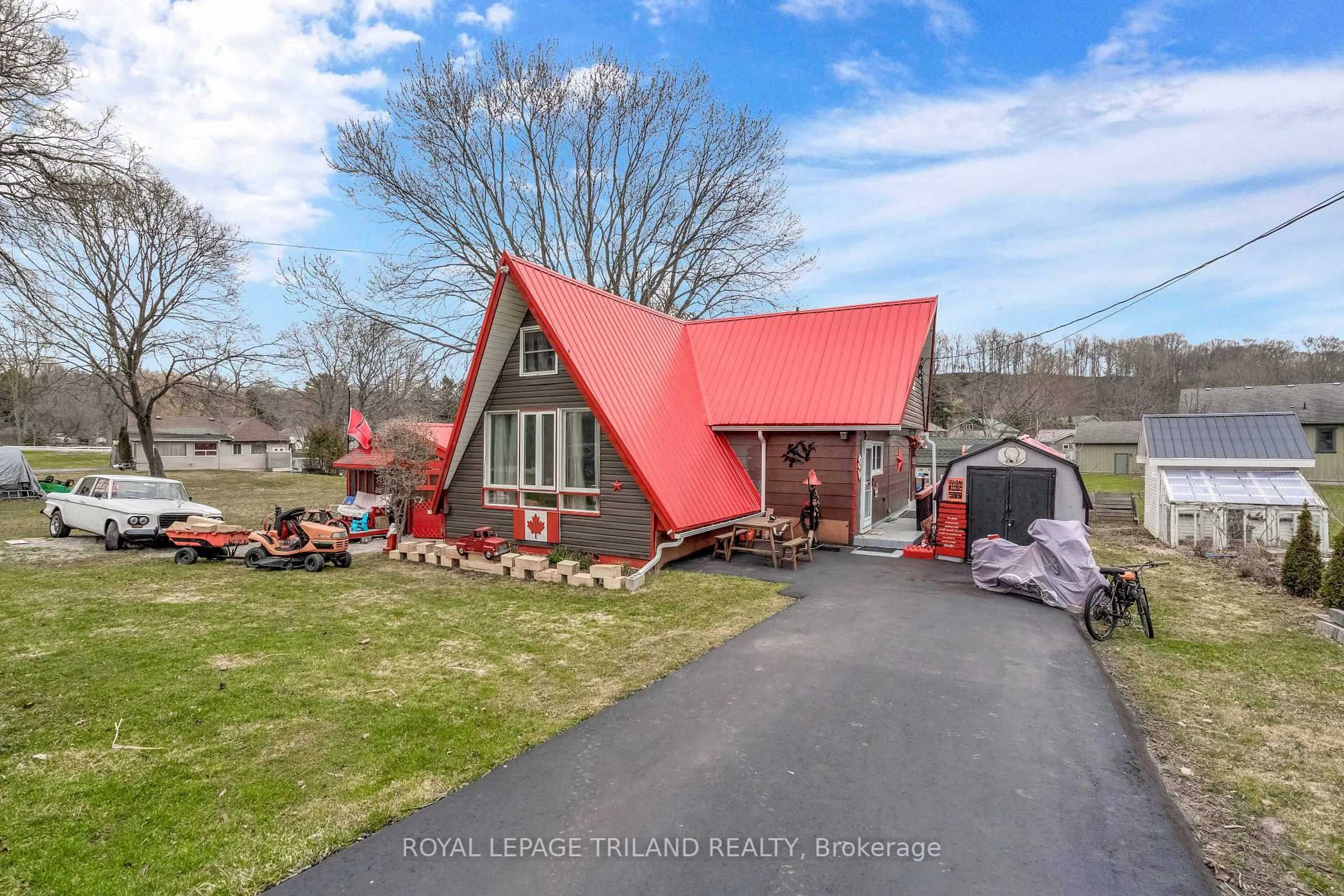 A pic from outside/outdoor area/front of a property/back of a property/a pic from drone, unknown for 3612 Imperial Rd, Malahide Ontario N5H 2R2