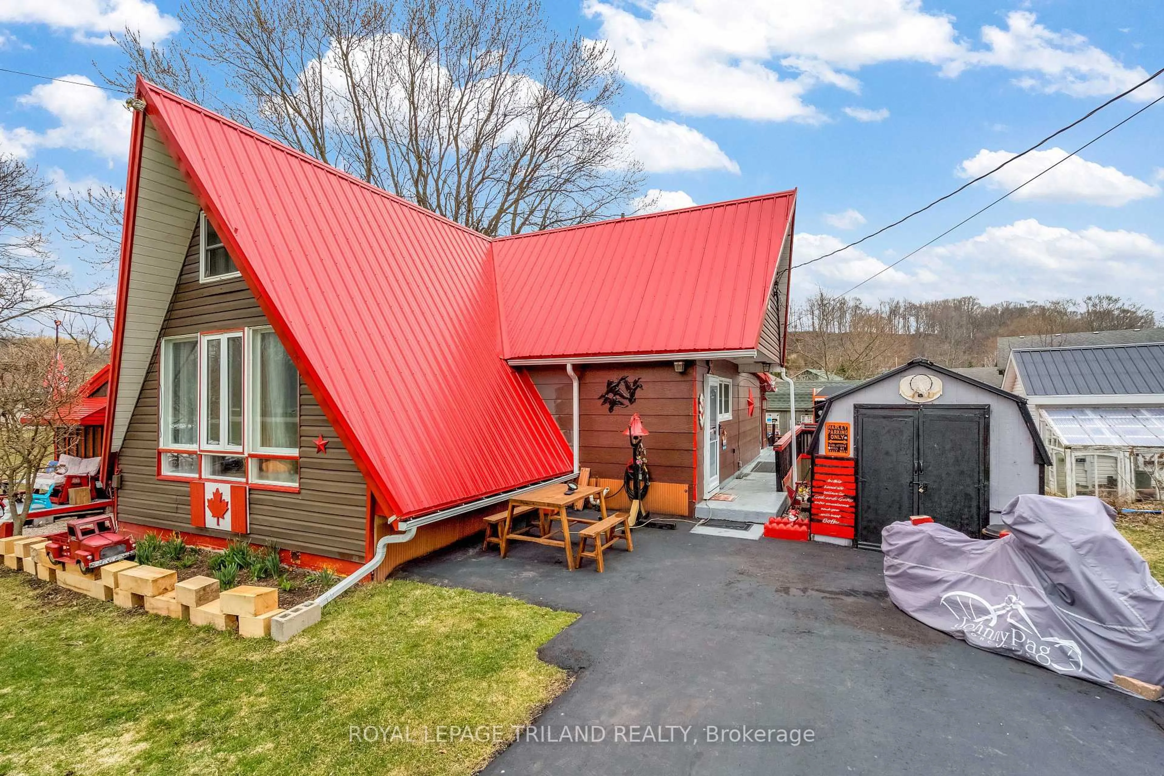 A pic from outside/outdoor area/front of a property/back of a property/a pic from drone, street for 3612 Imperial Rd, Malahide Ontario N5H 2R2