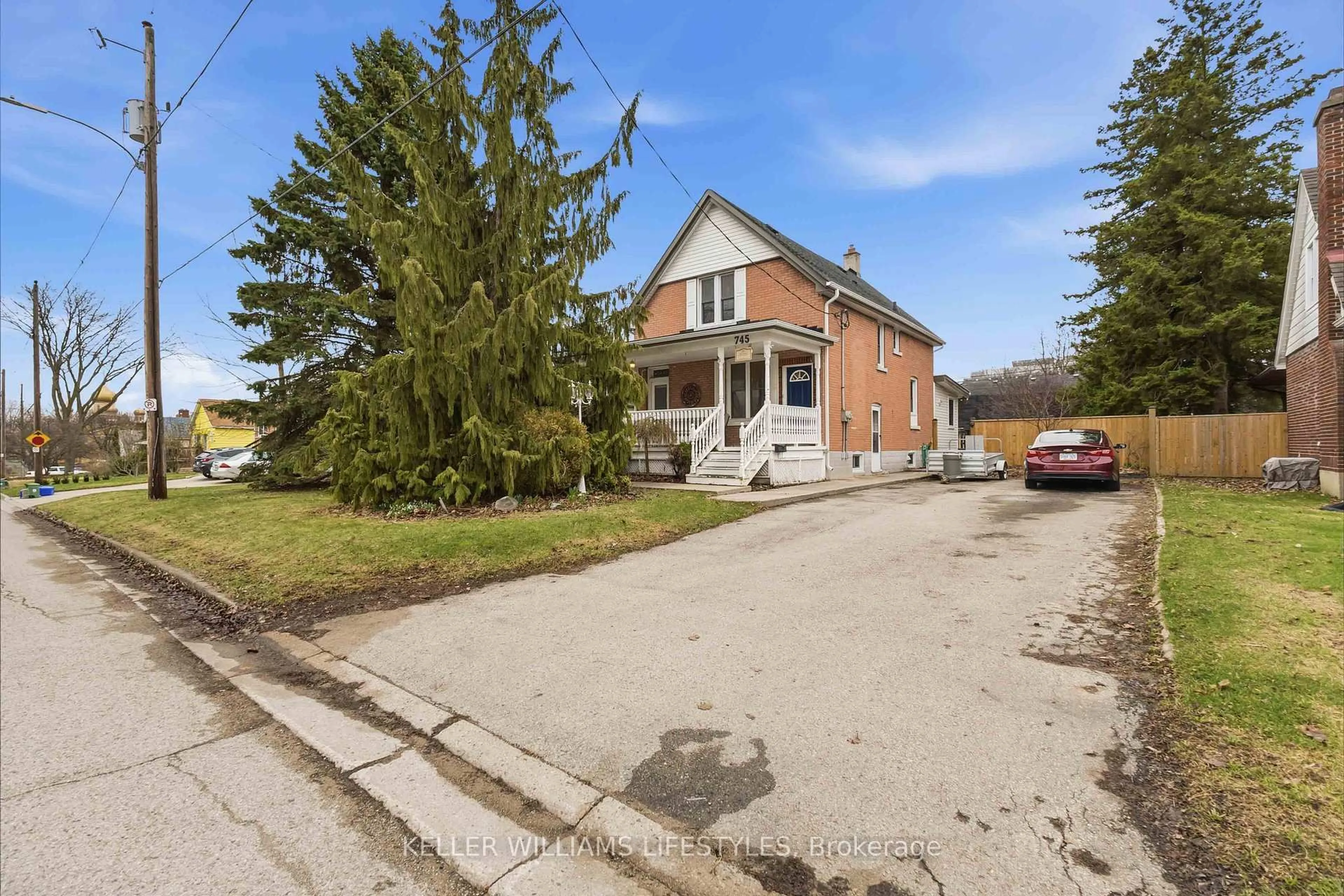 A pic from outside/outdoor area/front of a property/back of a property/a pic from drone, street for 745 Whetter Ave, London South Ontario N6C 2H1