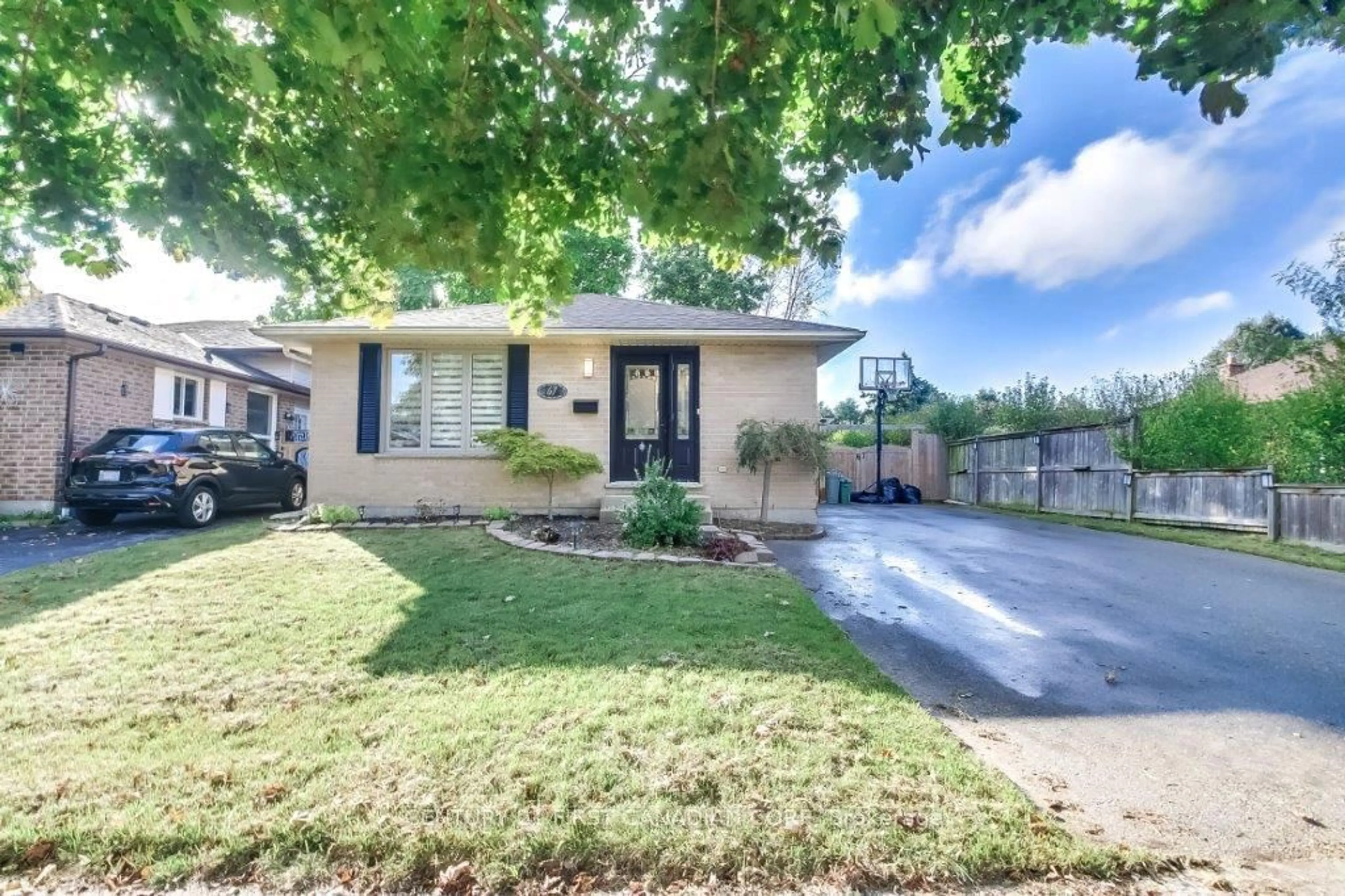 Unknown for 67 Weymouth Dr, London East Ontario N5V 4E3