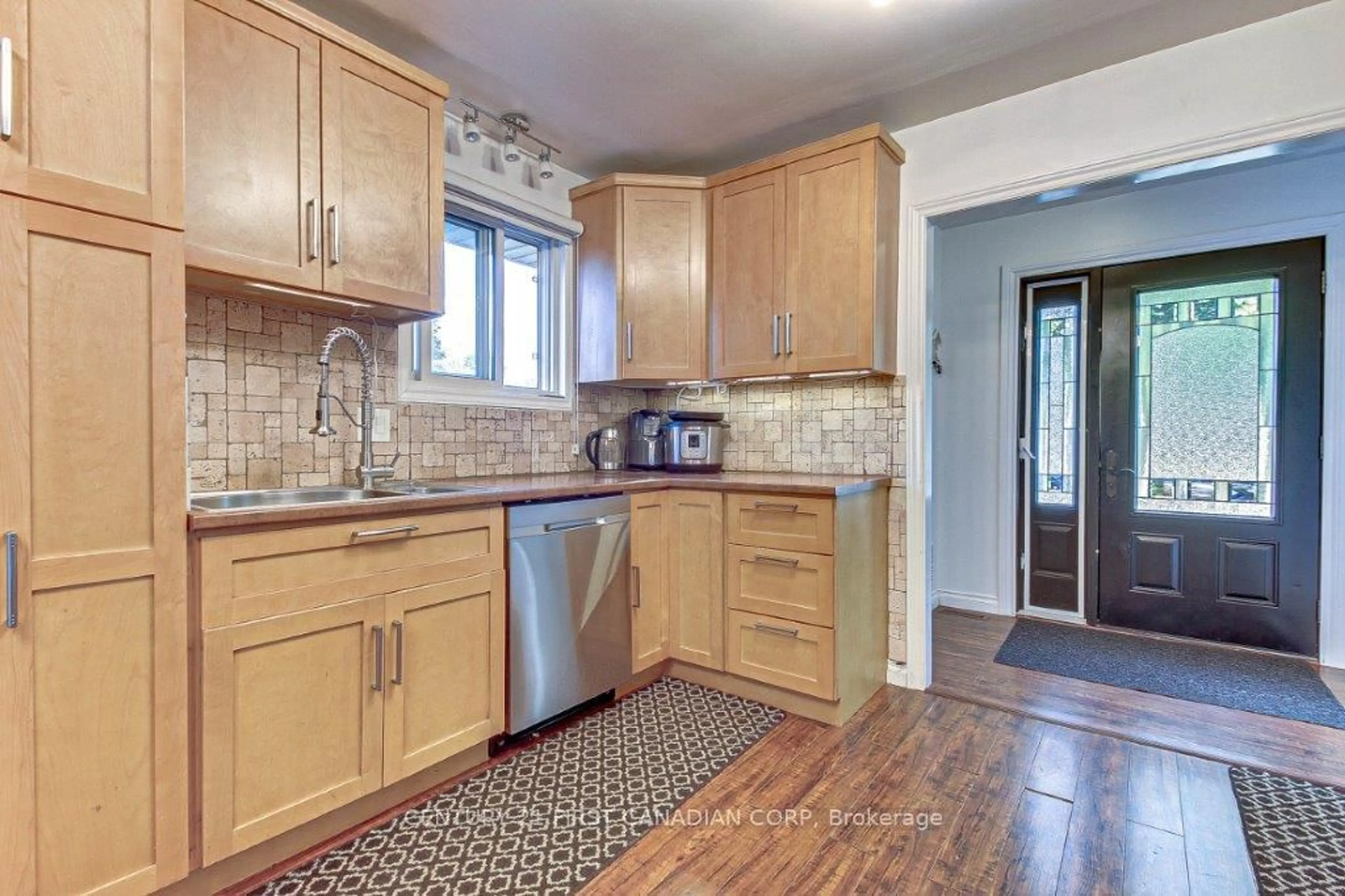Standard kitchen, unknown for 67 Weymouth Dr, London East Ontario N5V 4E3
