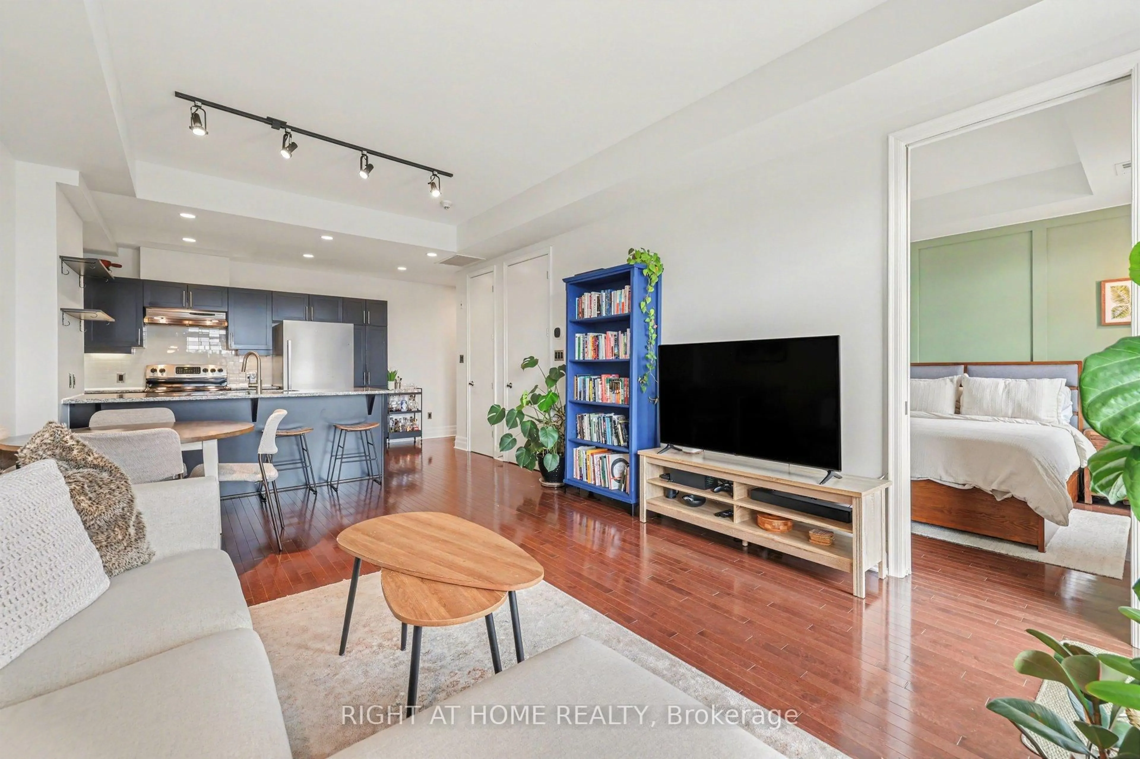 Unknown for 330 Loretta Ave #810, Ottawa Ontario K1S 4E8