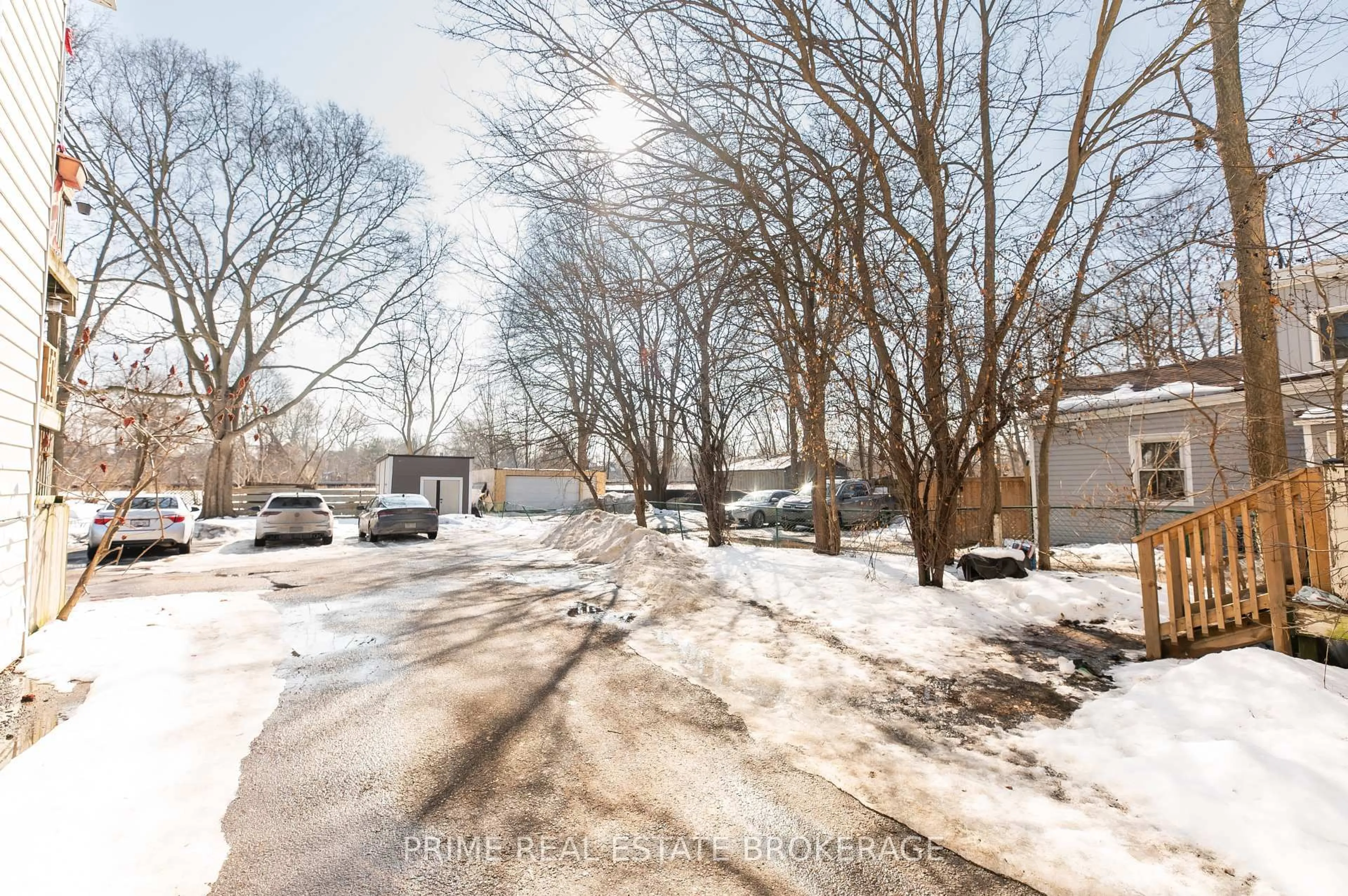 A pic from outside/outdoor area/front of a property/back of a property/a pic from drone, street for 46 Stanley St, London South Ontario N6C 1B1