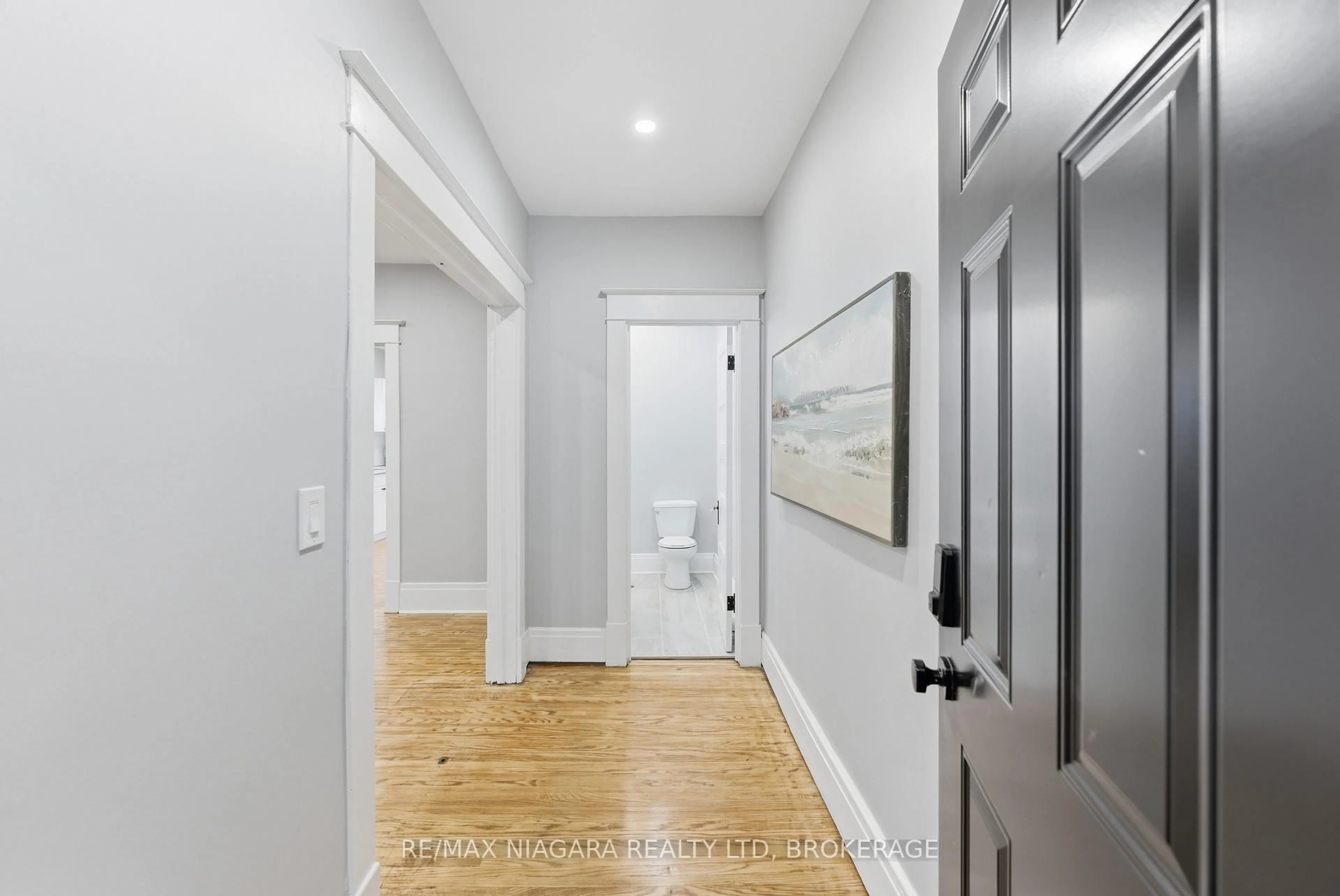 Indoor entryway for 4733 Jepson St, Niagara Falls Ontario L2E 1J7