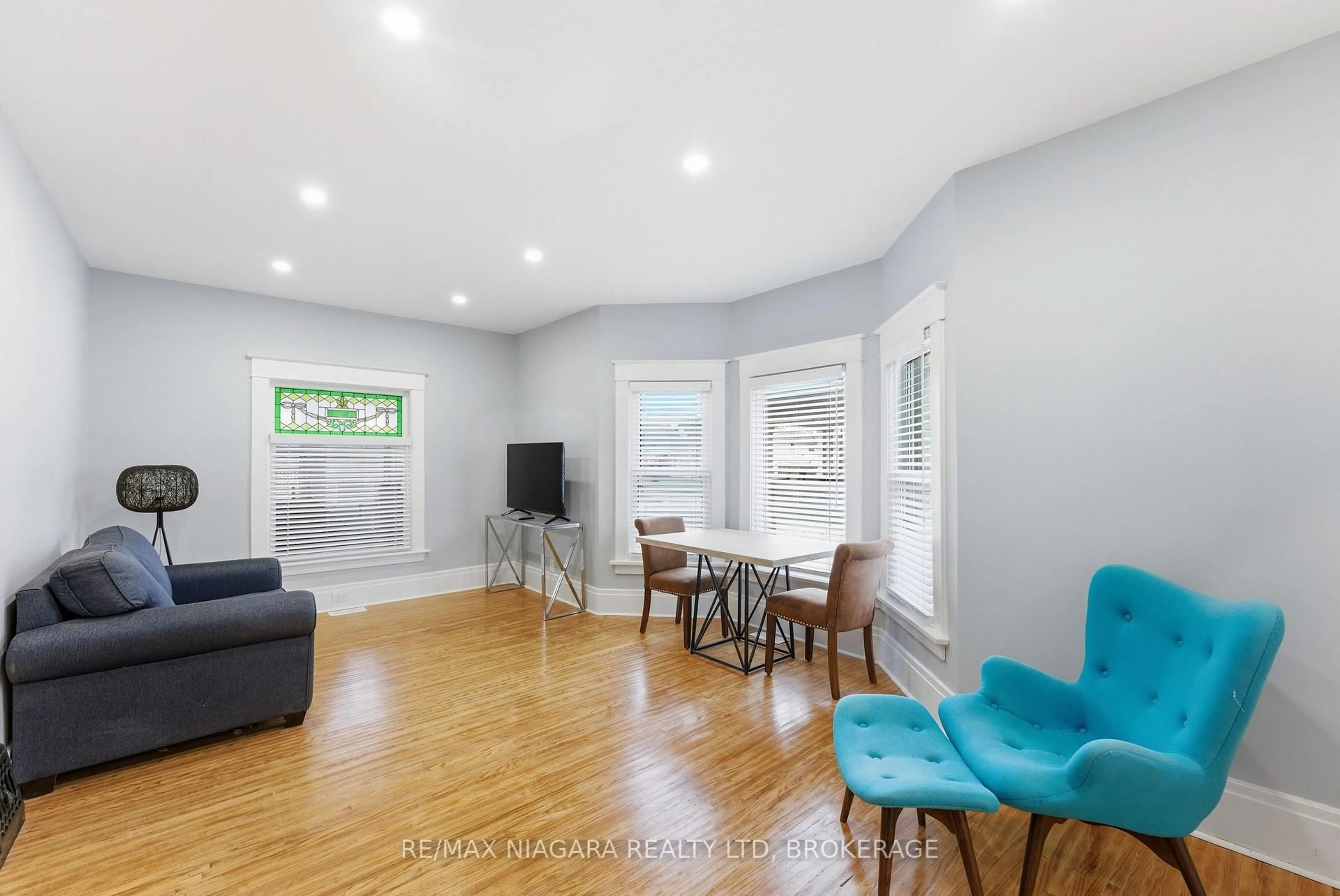 Living room with furniture, wood/laminate floor for 4733 Jepson St, Niagara Falls Ontario L2E 1J7