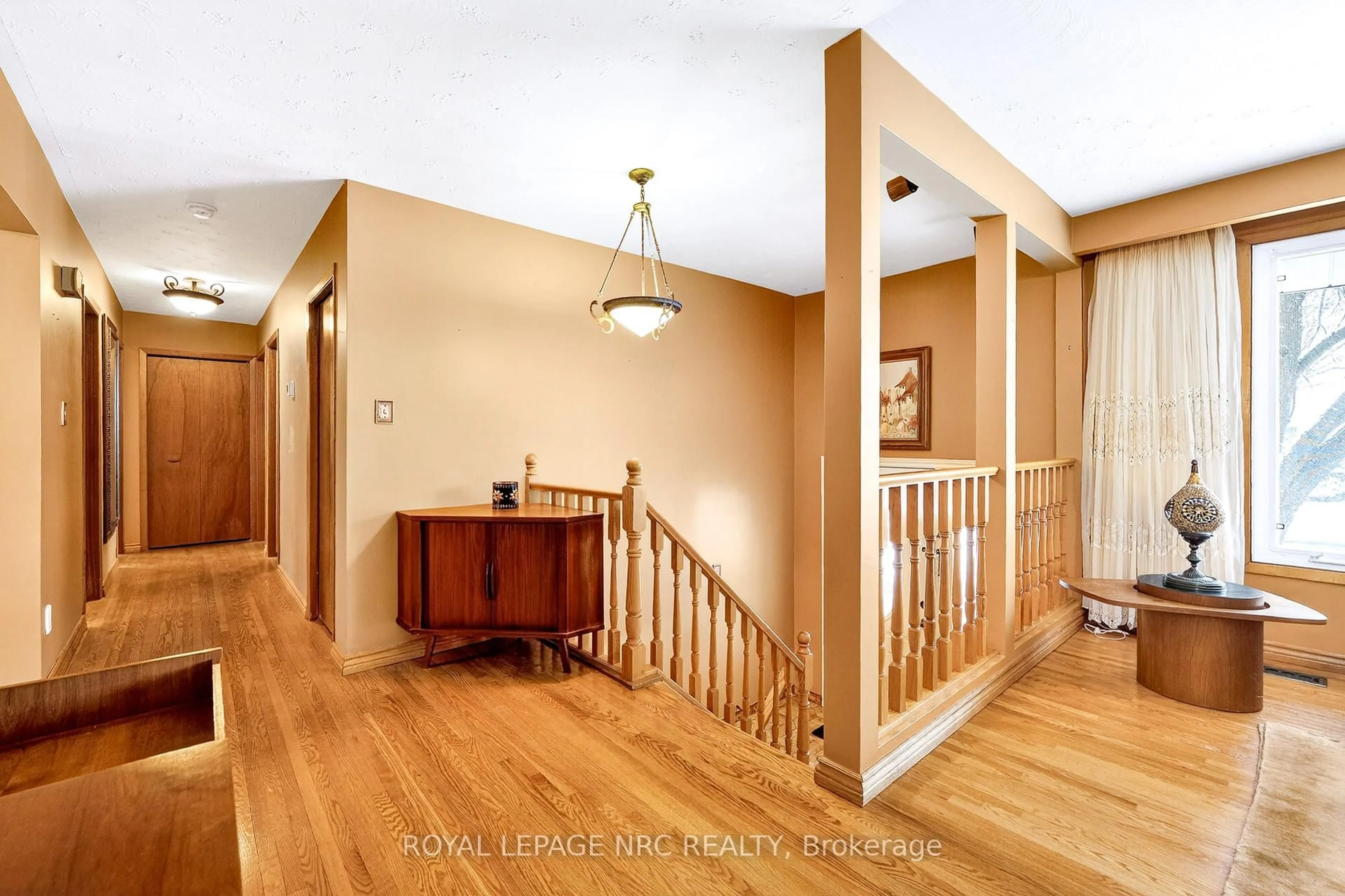 Indoor foyer for 11 Pinard St, Hamilton Ontario L8K 6G8