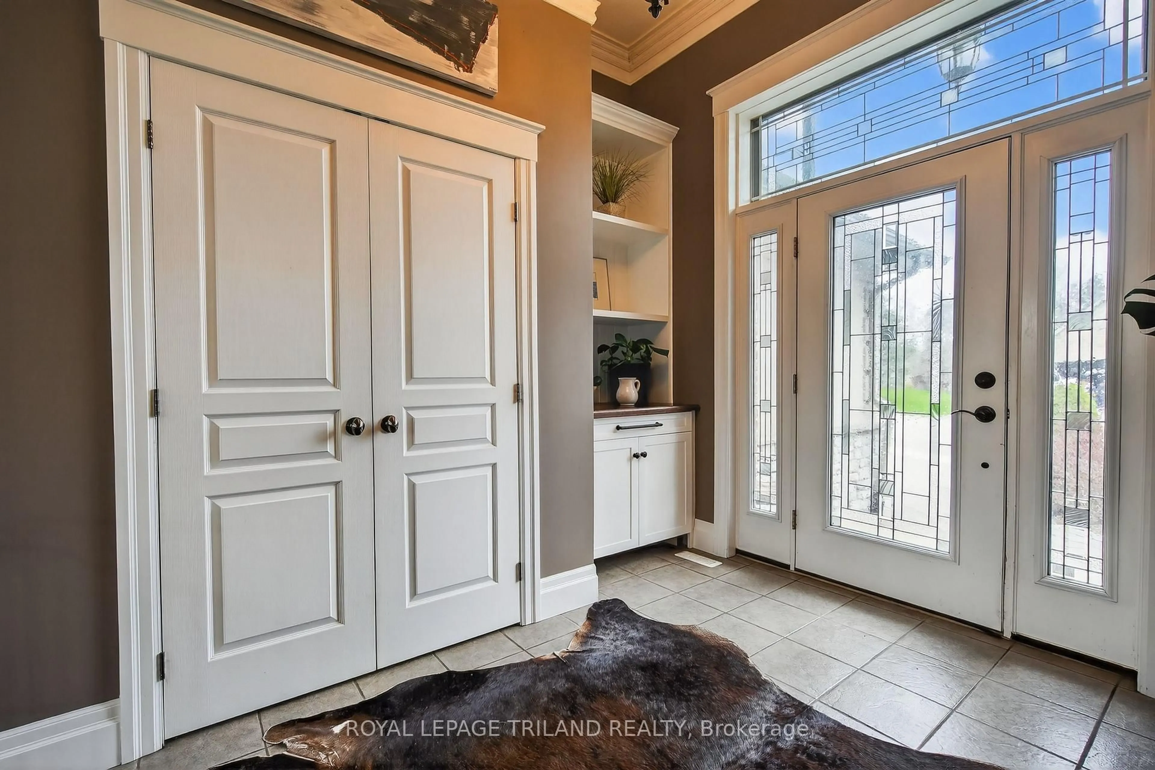 Indoor entryway for 24 Earlscourt Terr, Middlesex Centre Ontario N0L 1R0