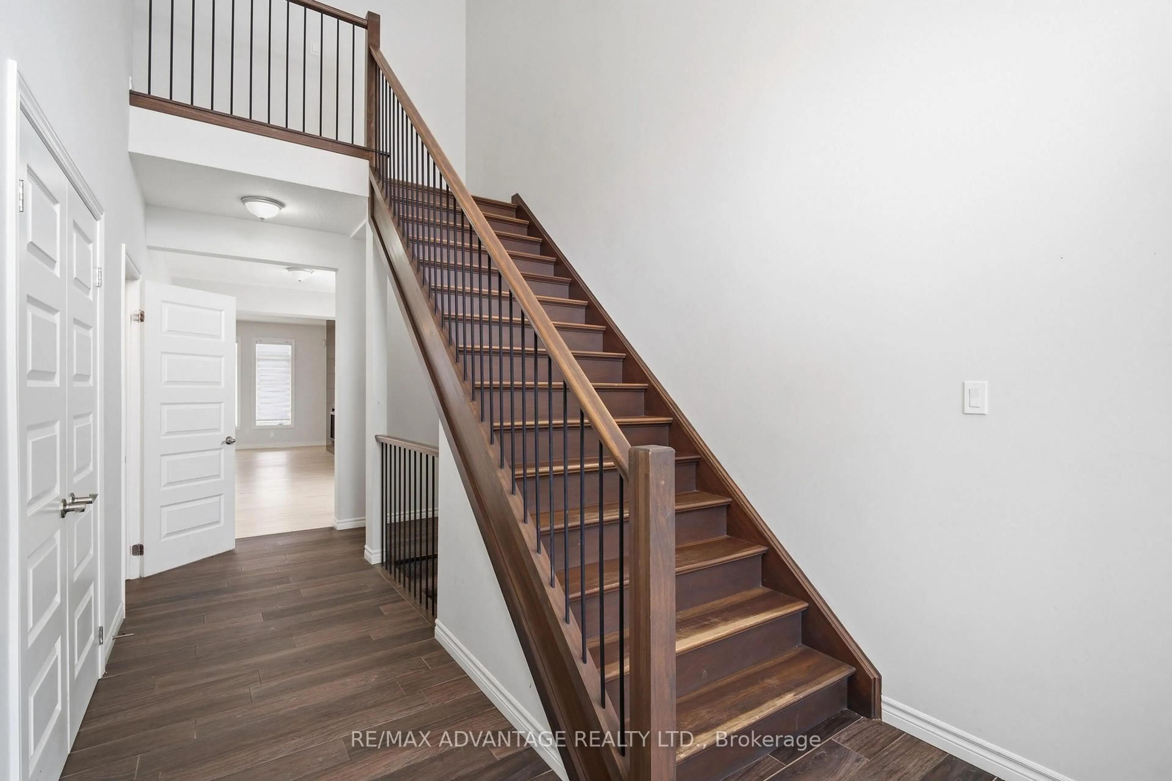 Stairs for 3091 Tokala Tr, London North Ontario N6G 0S7