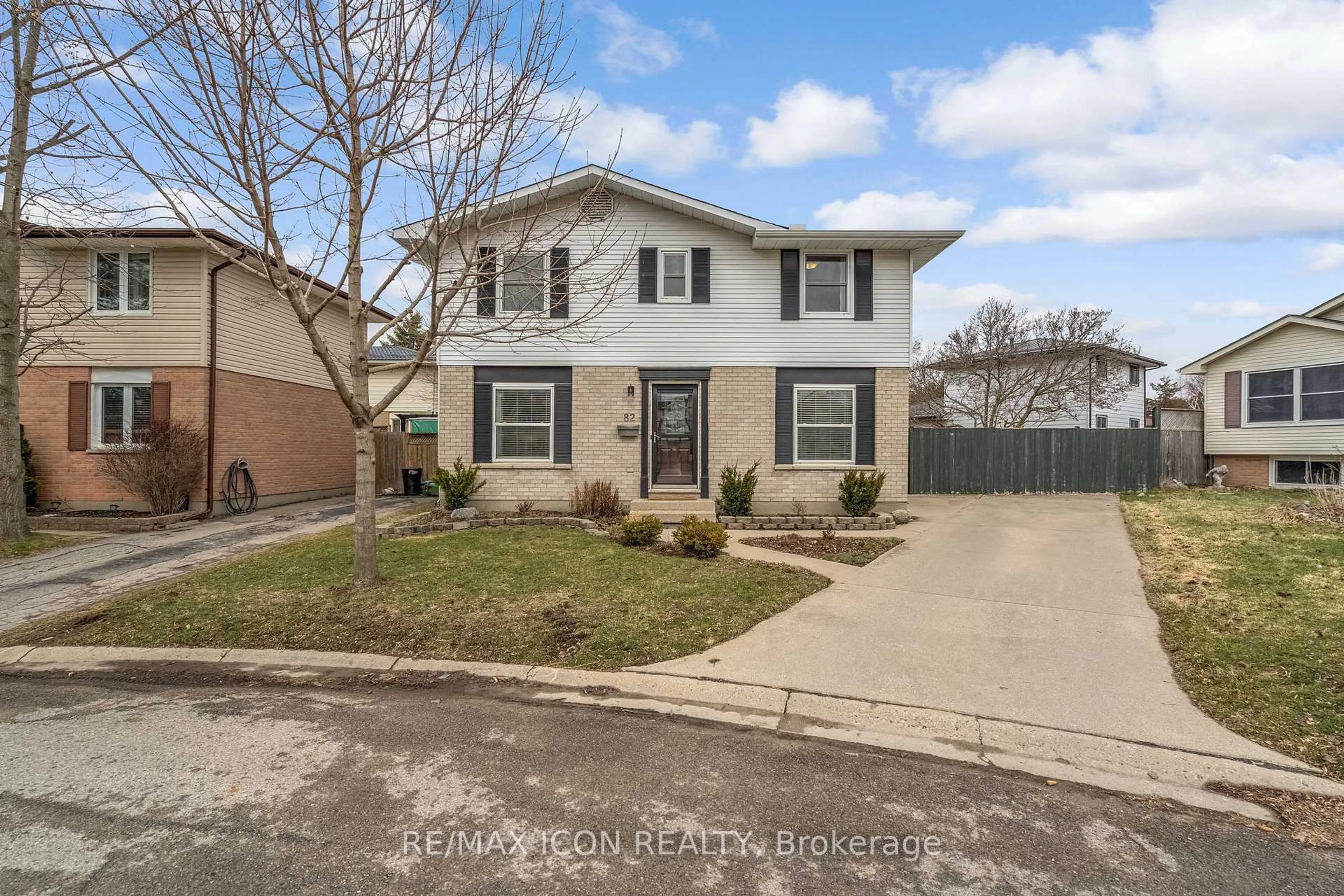 Unknown for 82 Bloomsbury Crt, London East Ontario N5V 3N8