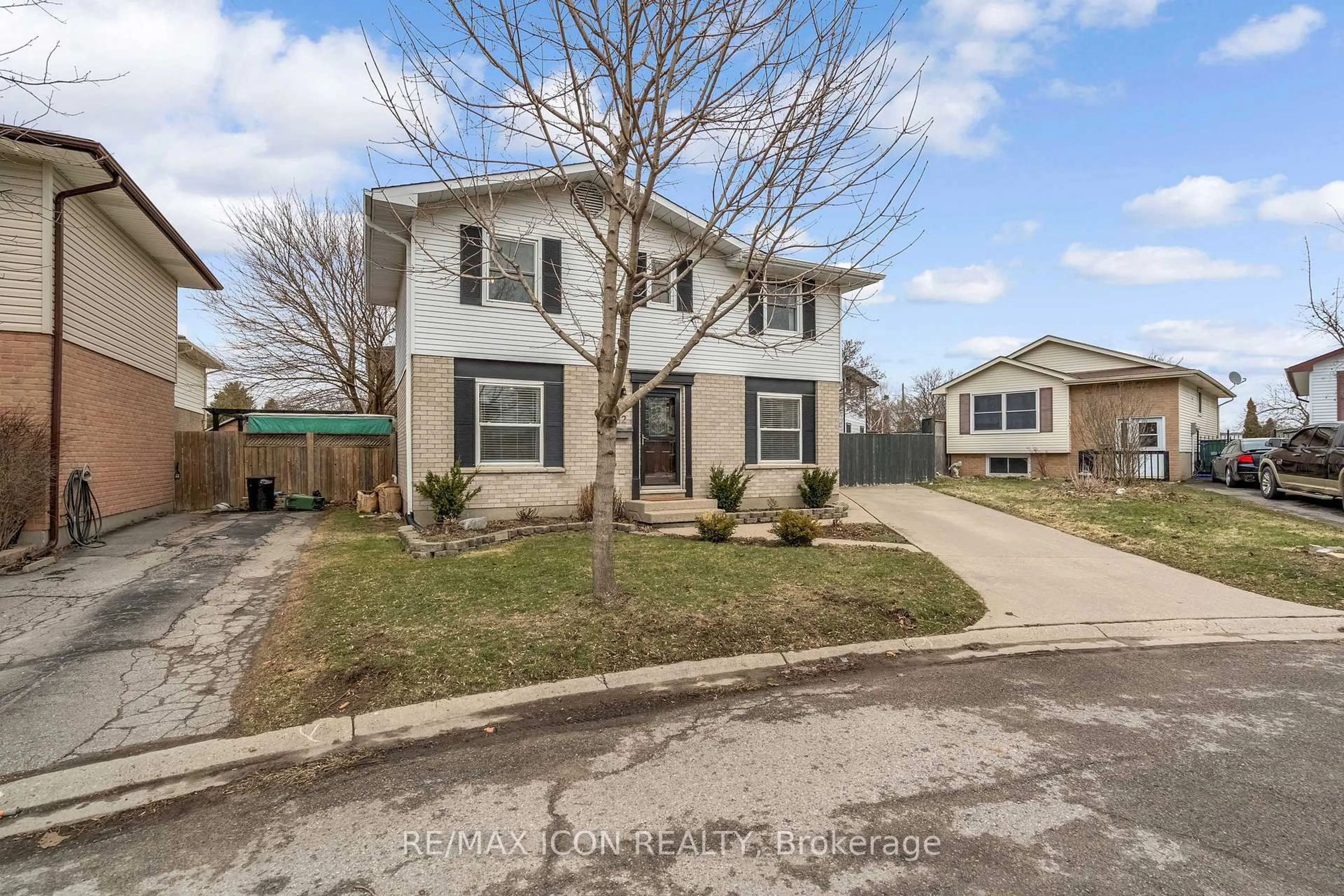 Unknown for 82 Bloomsbury Crt, London East Ontario N5V 3N8