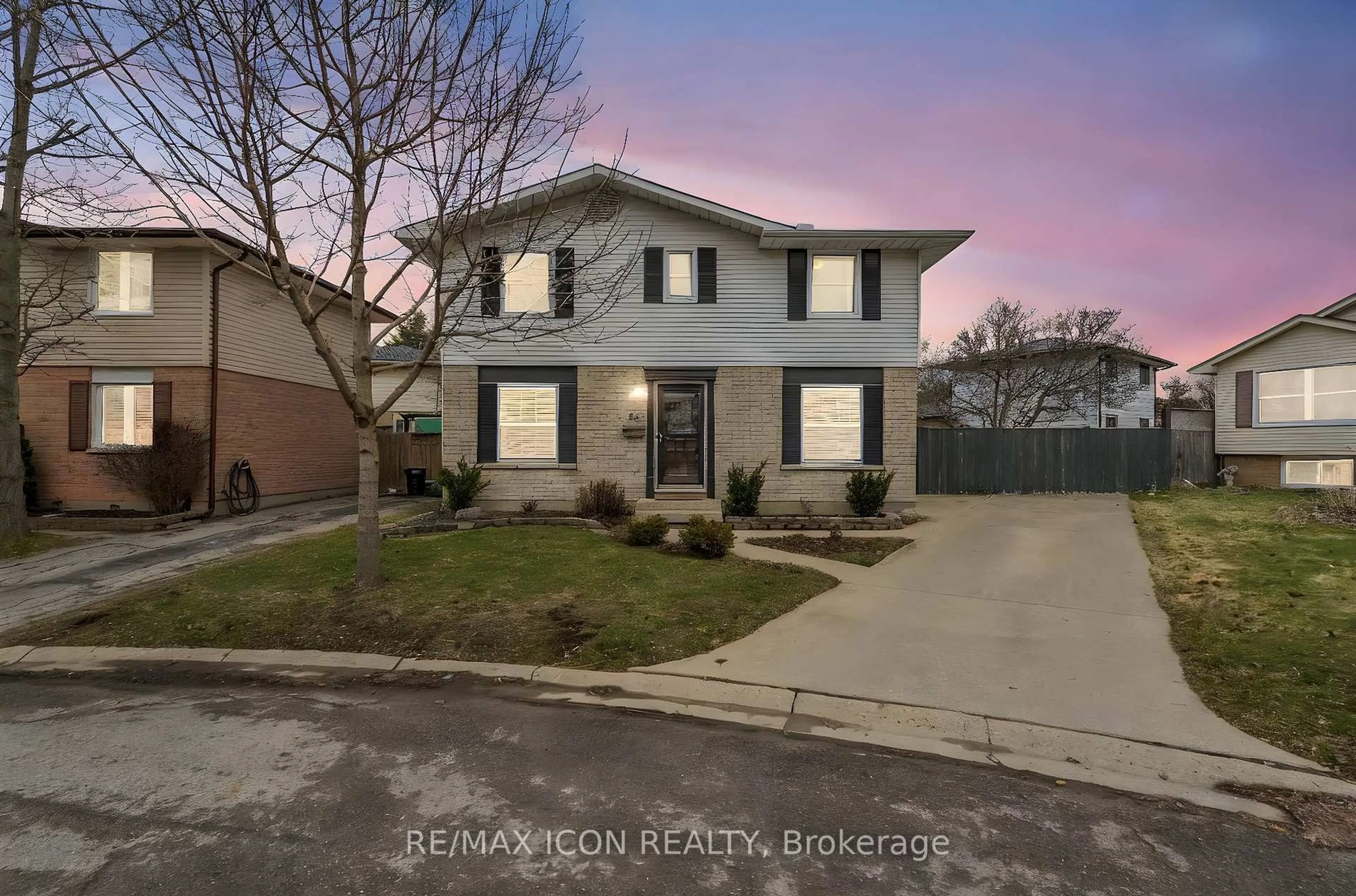 Unknown for 82 Bloomsbury Crt, London East Ontario N5V 3N8