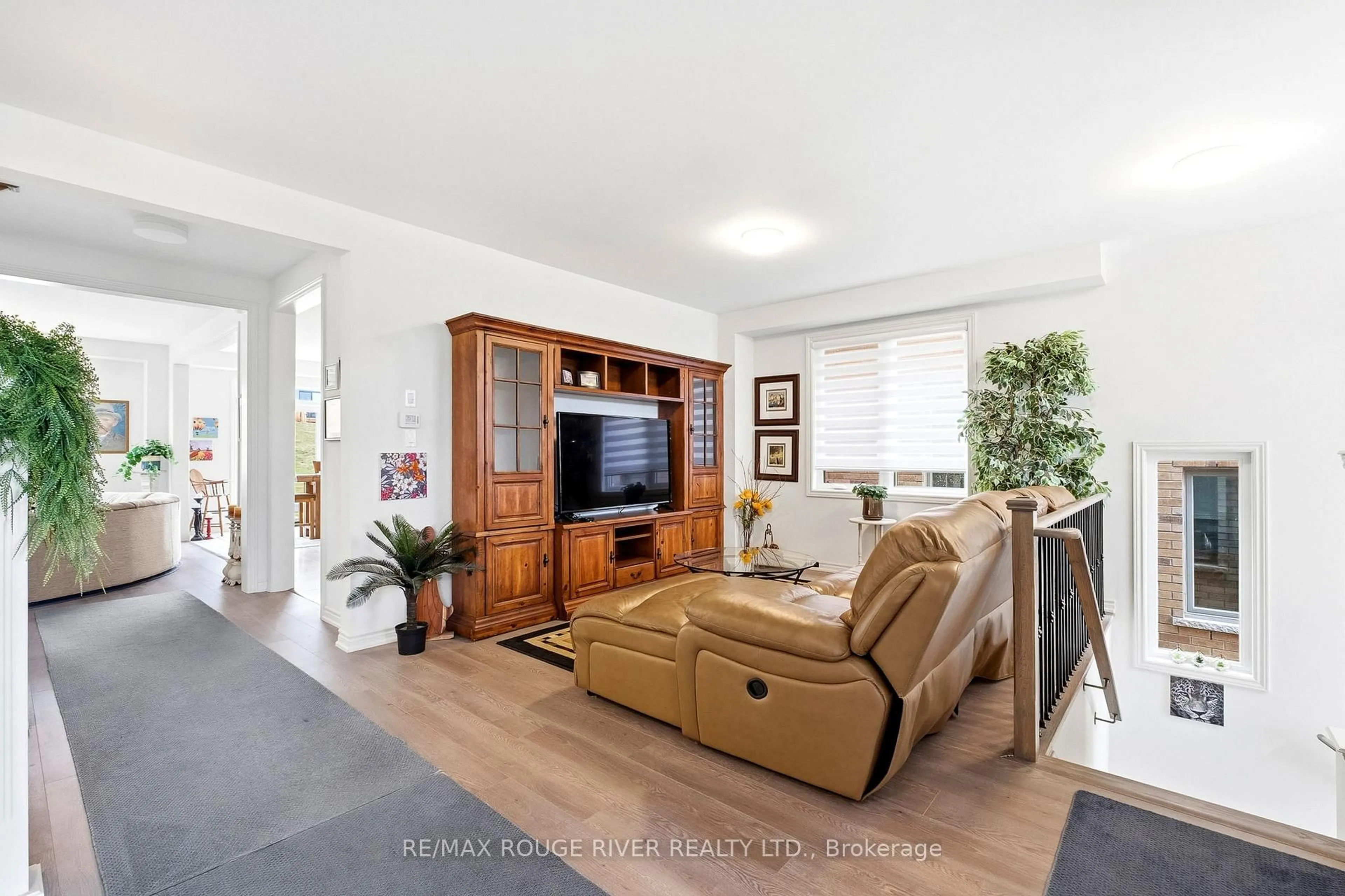 Living room with furniture, unknown for 1017 Trailsview Ave, Cobourg Ontario K9A 4J6