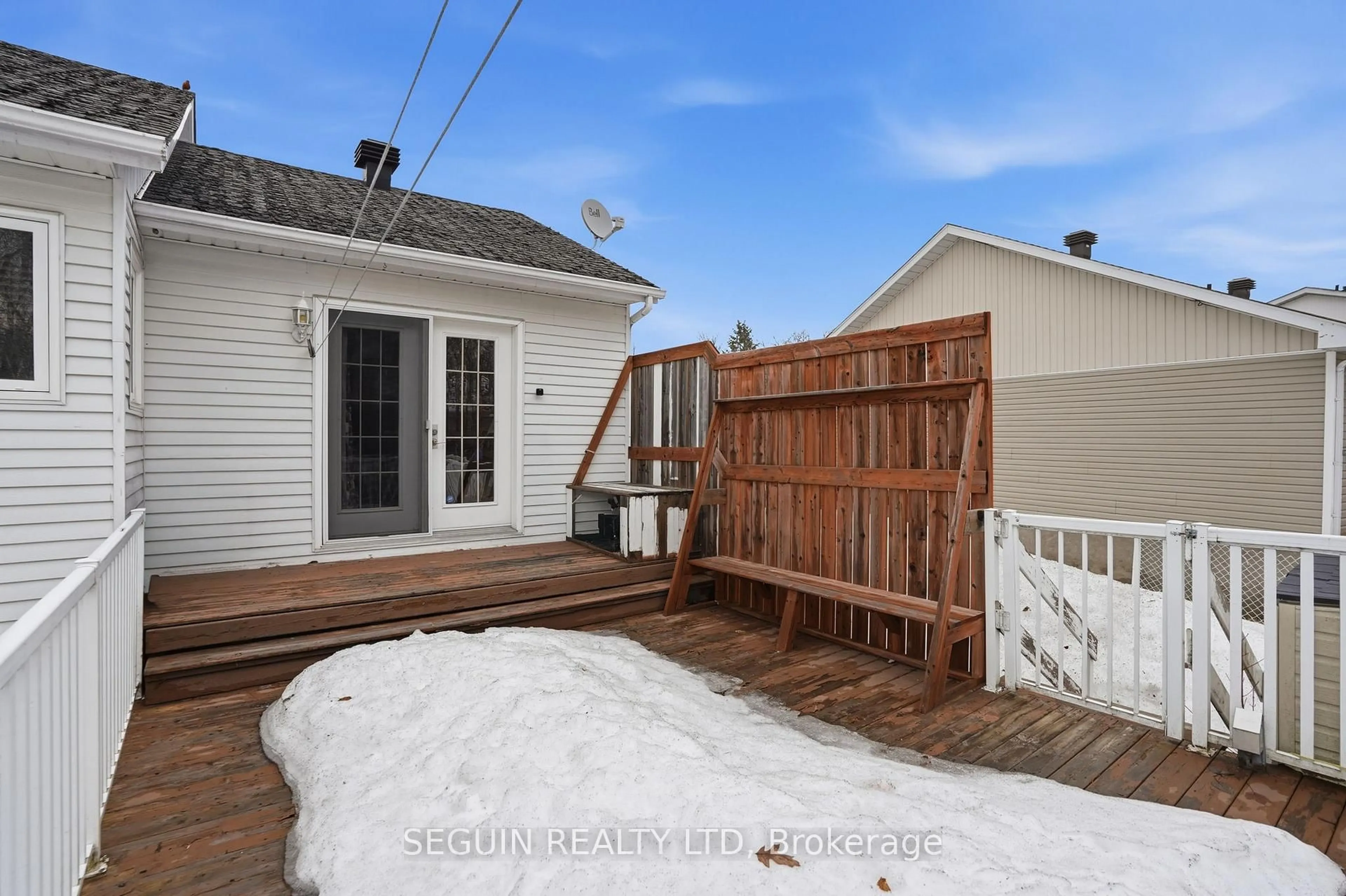 Patio, street for 650 Berthiaume St, Hawkesbury Ontario K6A 3M1