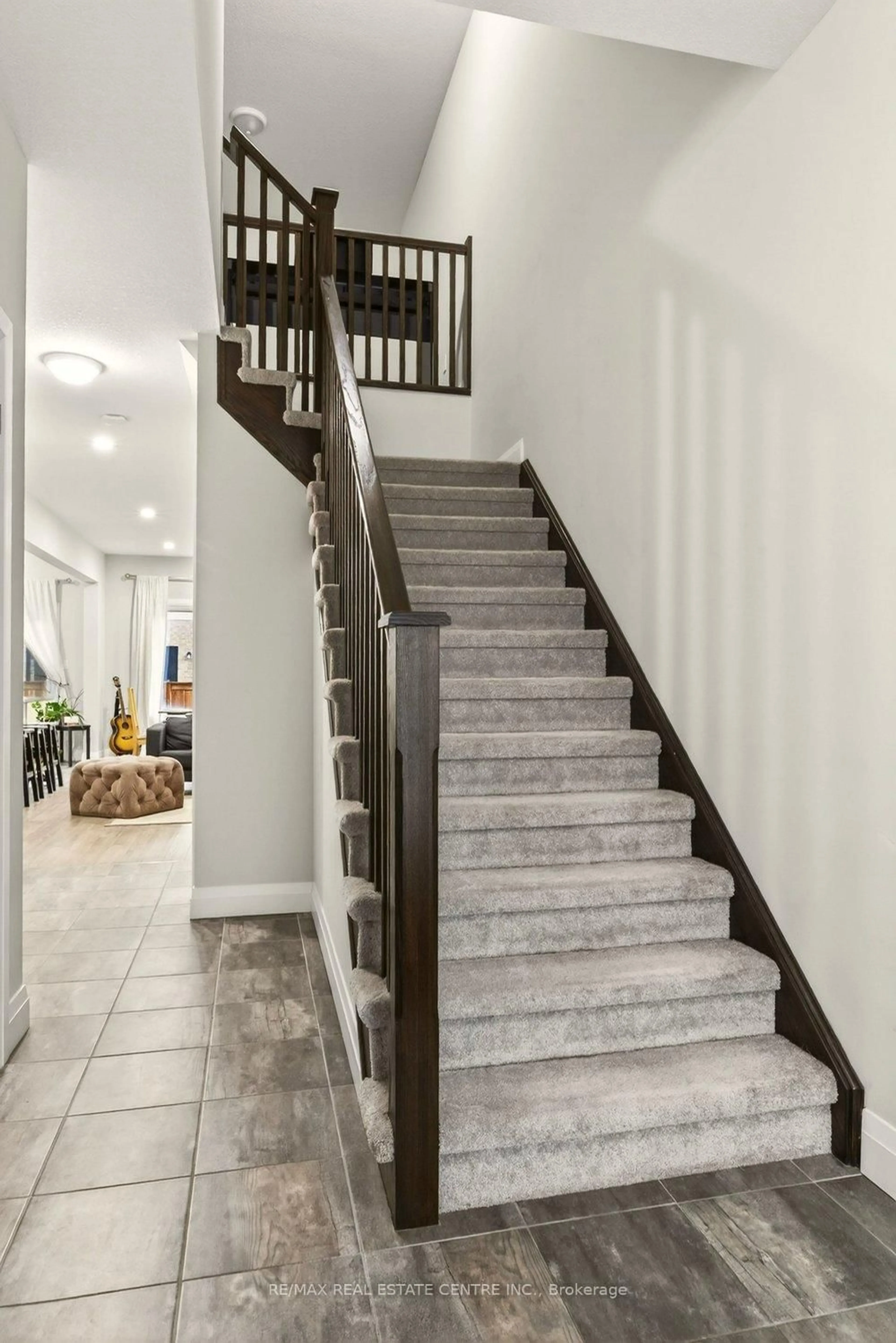 Stairs for 538 Grey St, Brantford Ontario N3S 4X4