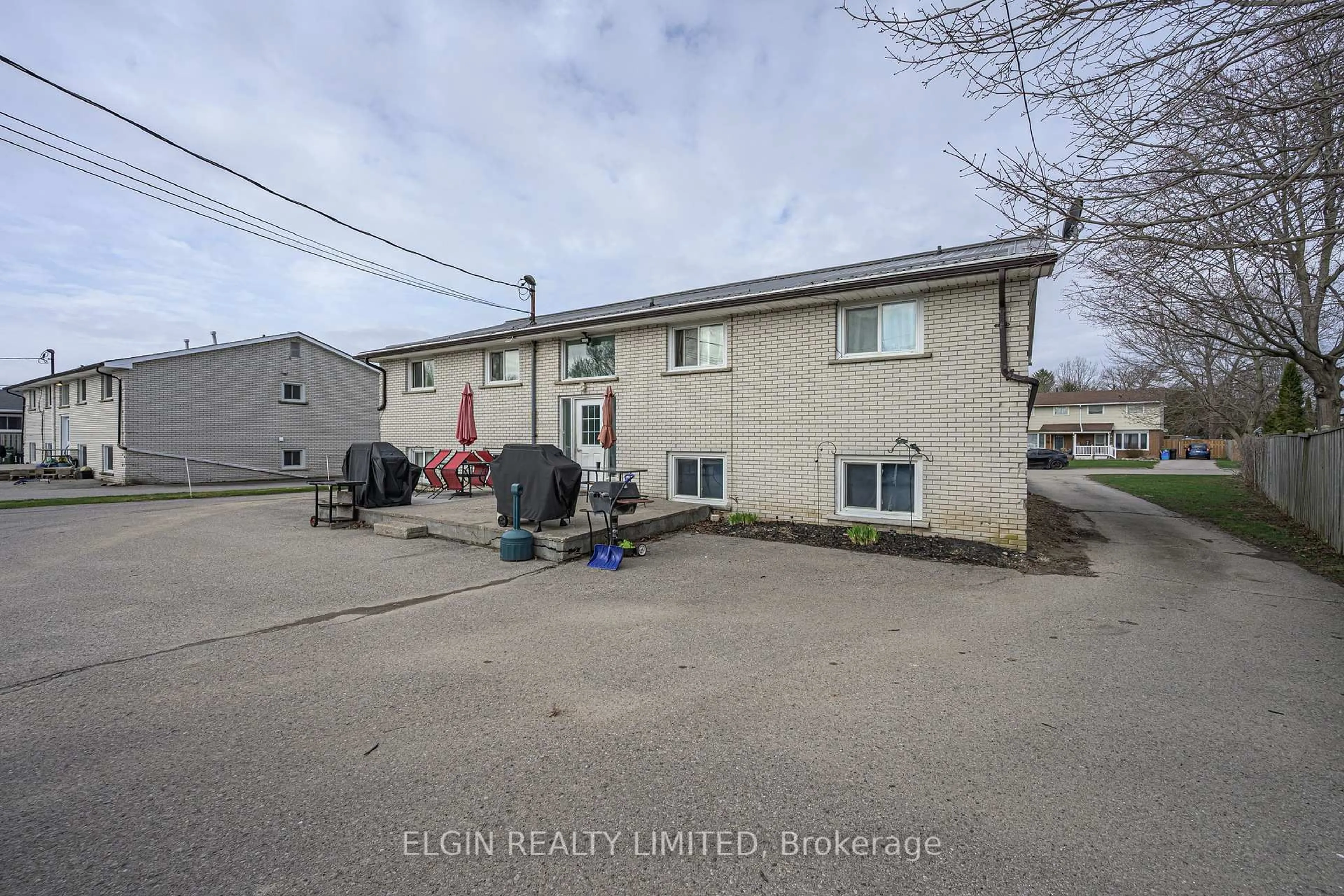 A pic from outside/outdoor area/front of a property/back of a property/a pic from drone, street for 79 Joyce St, St. Thomas Ontario N5P 3M3