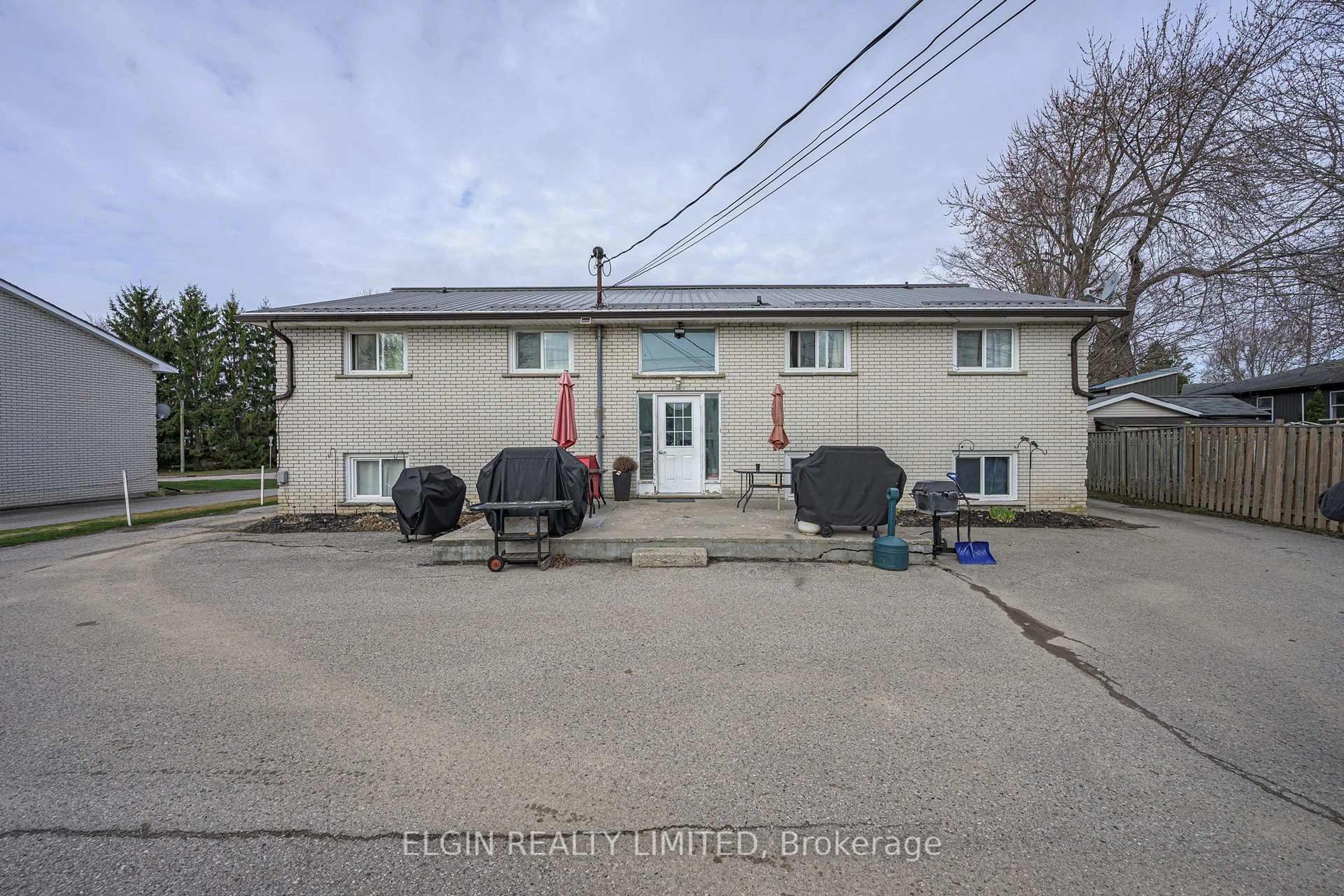A pic from outside/outdoor area/front of a property/back of a property/a pic from drone, street for 79 Joyce St, St. Thomas Ontario N5P 3M3