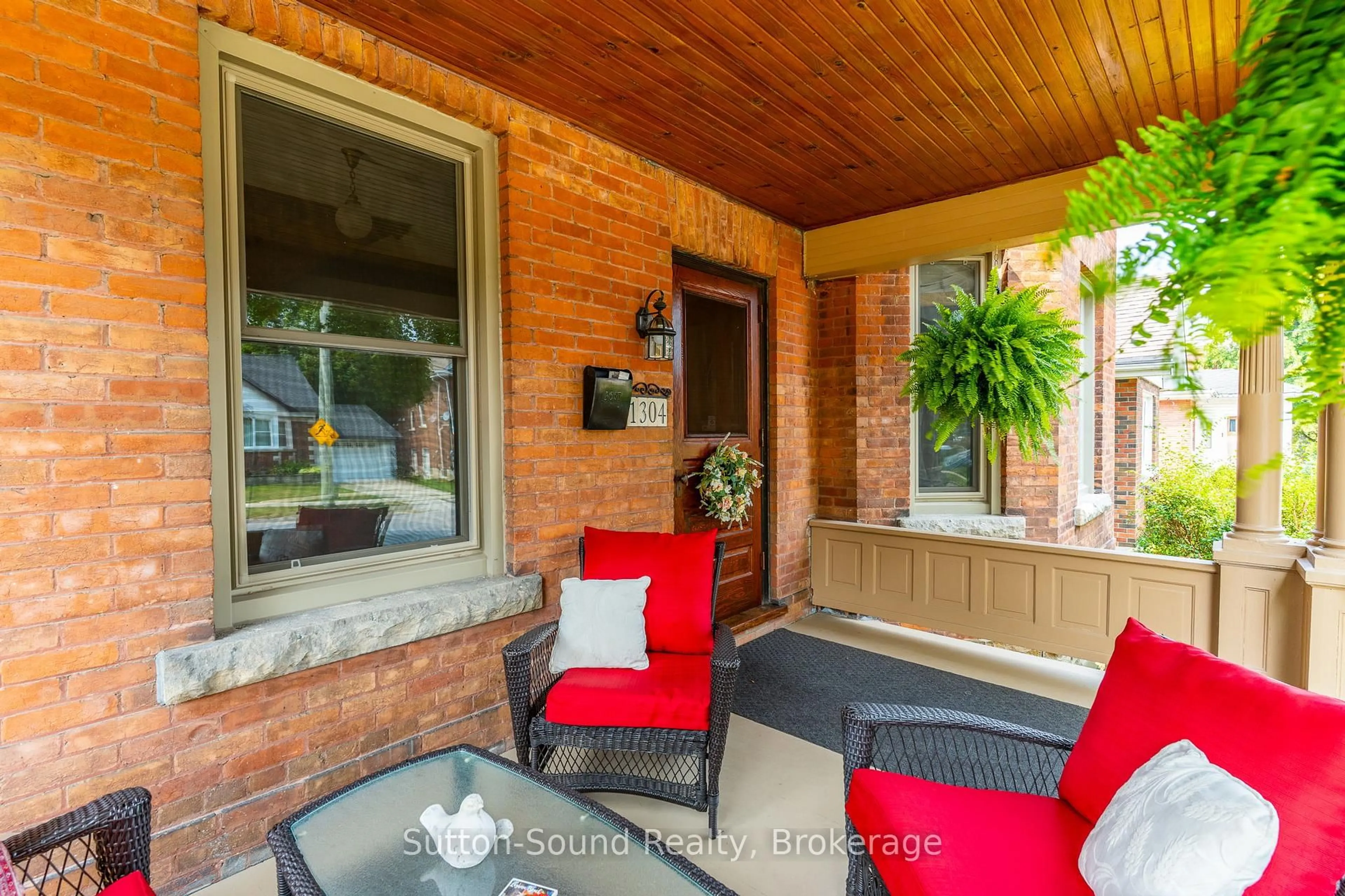 Patio, street for 1304 4th Ave, Owen Sound Ontario N4K 4W8
