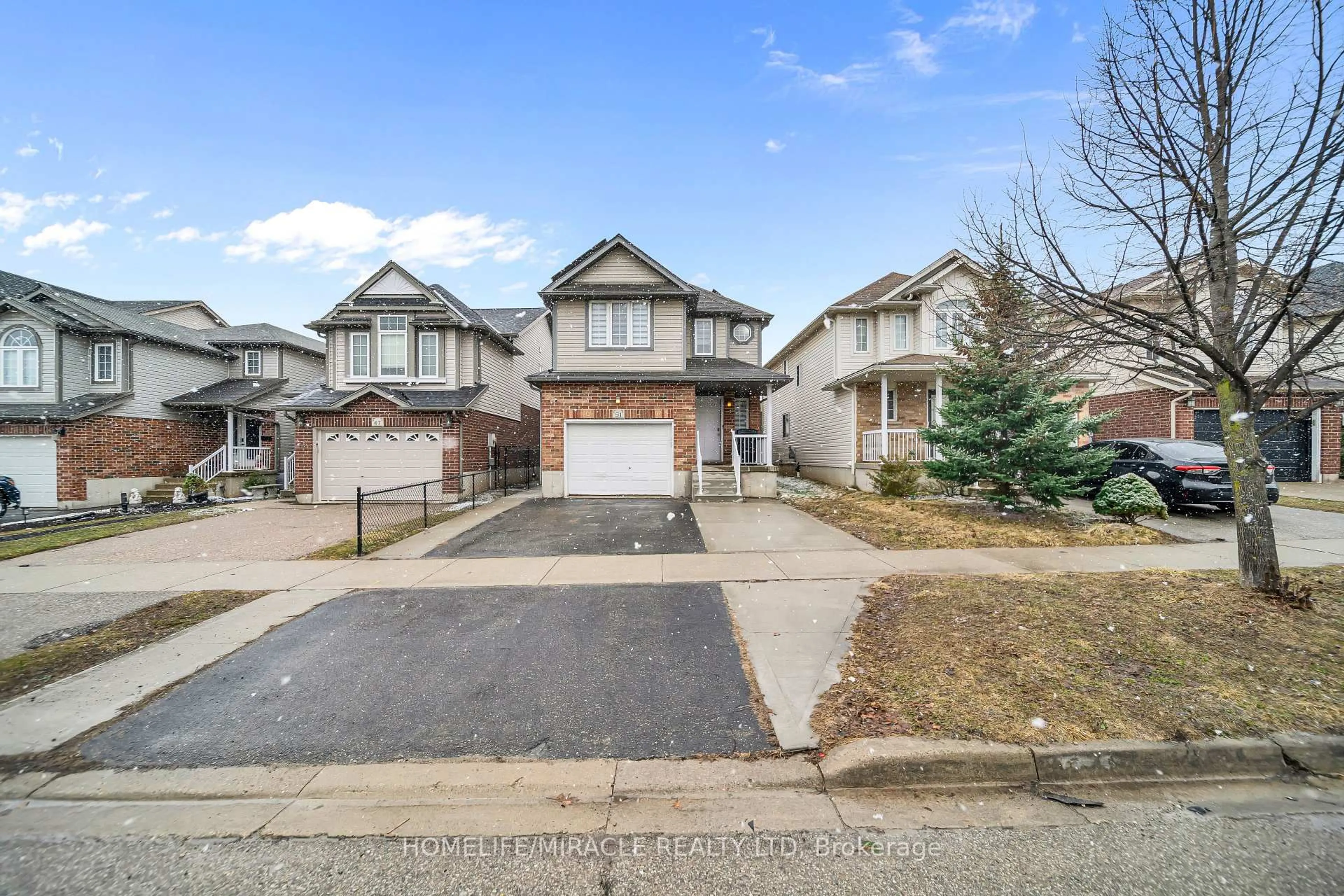 A pic from outside/outdoor area/front of a property/back of a property/a pic from drone, street for 51 Seabrook Dr, Kitchener Ontario N2R 1Y1