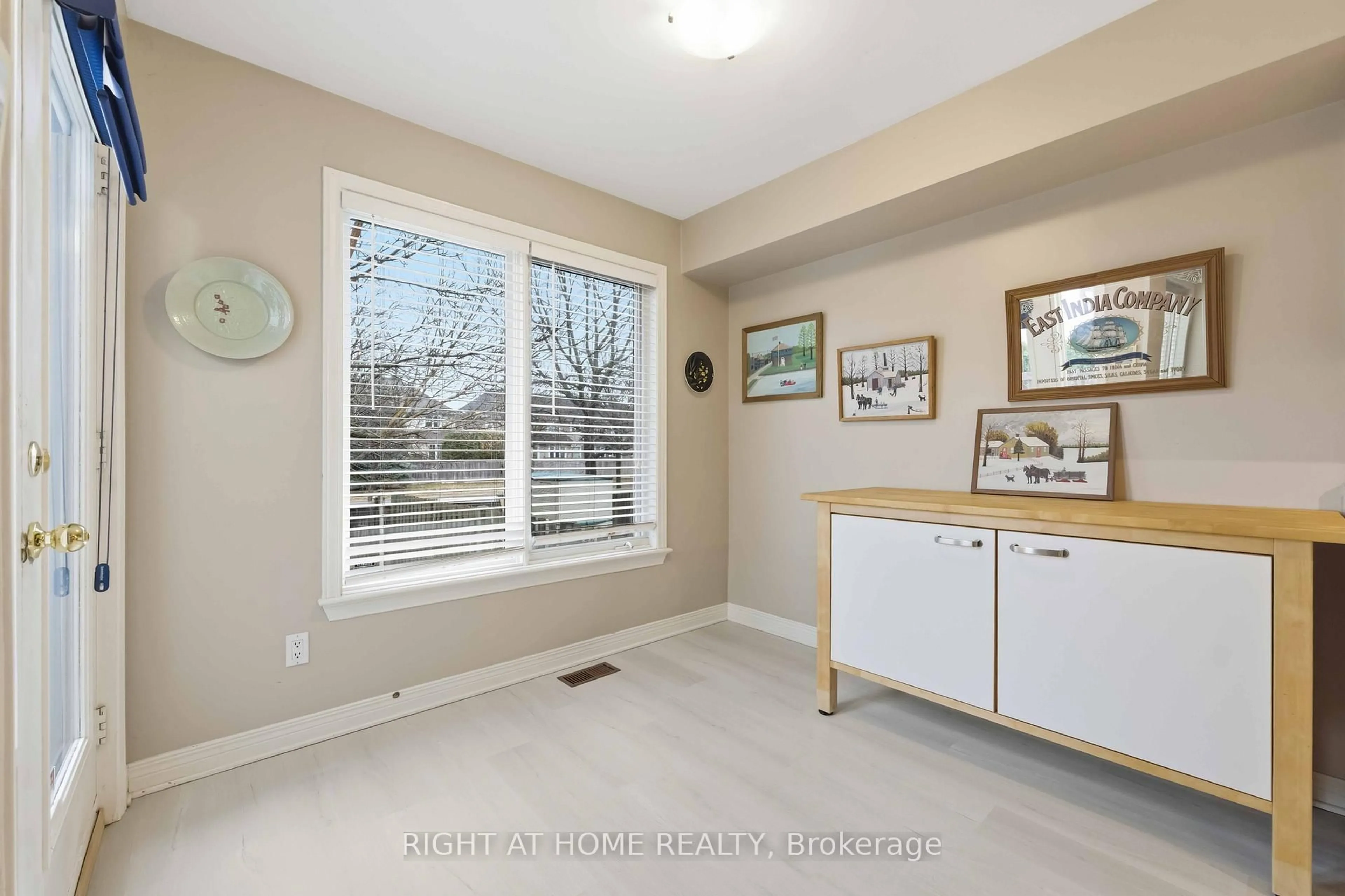 Unknown for 220 Windhurst Dr, Ottawa Ontario K2G 6H9