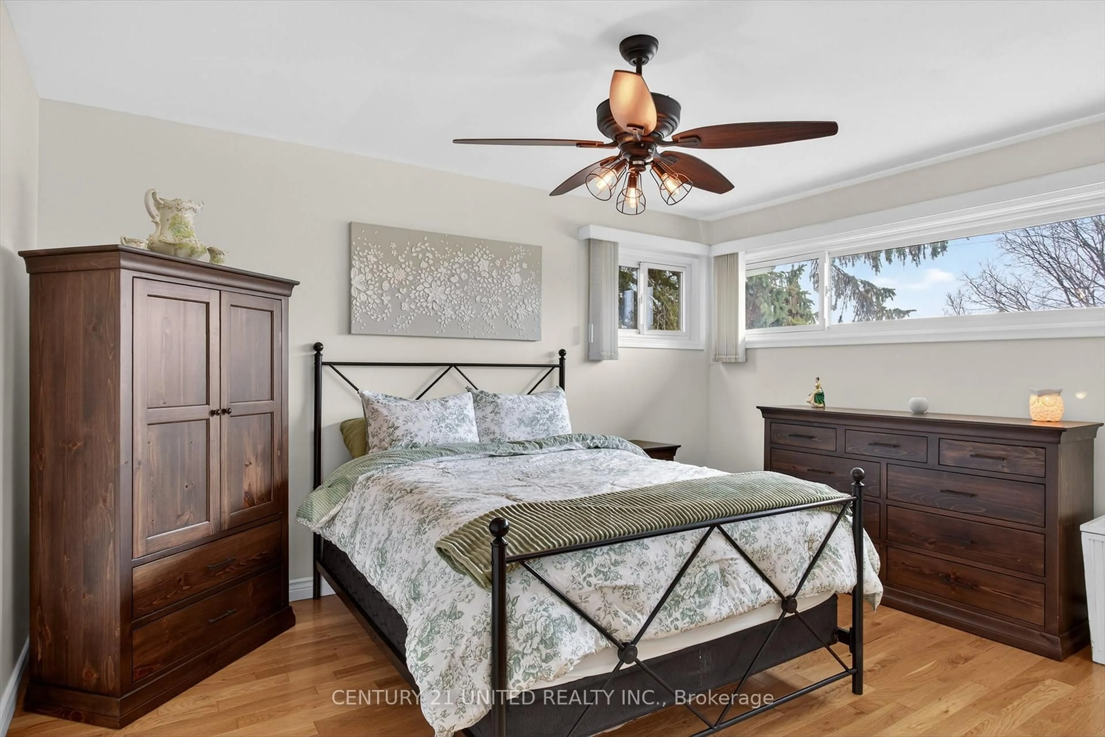 Bedroom with bed, unknown for 59 Kawartha Hts Blvd, Peterborough Ontario K9J 1N5