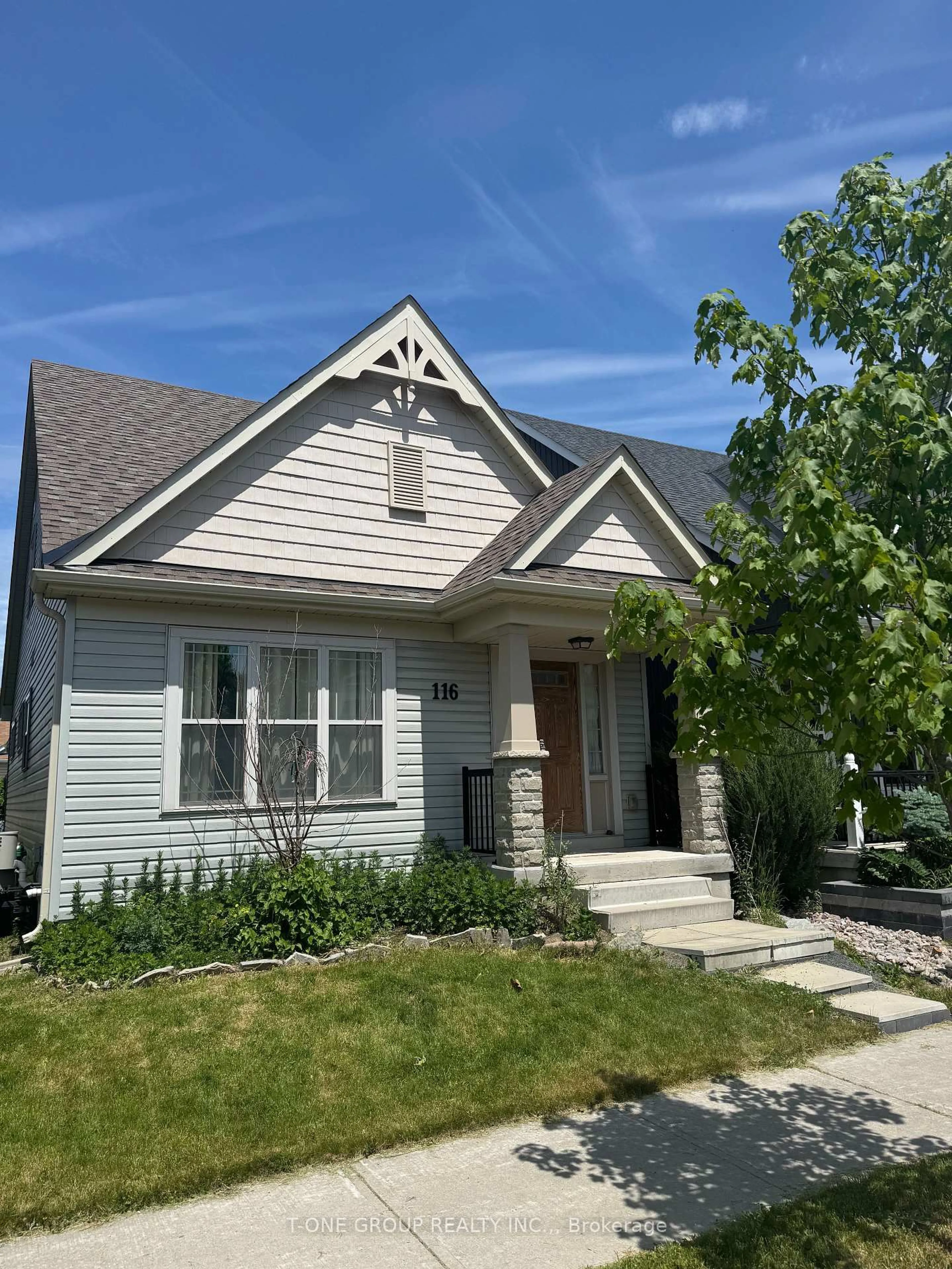 Home with vinyl exterior material, street for 116 Rothwell Gdns, Peterborough Ontario K9H 0G8