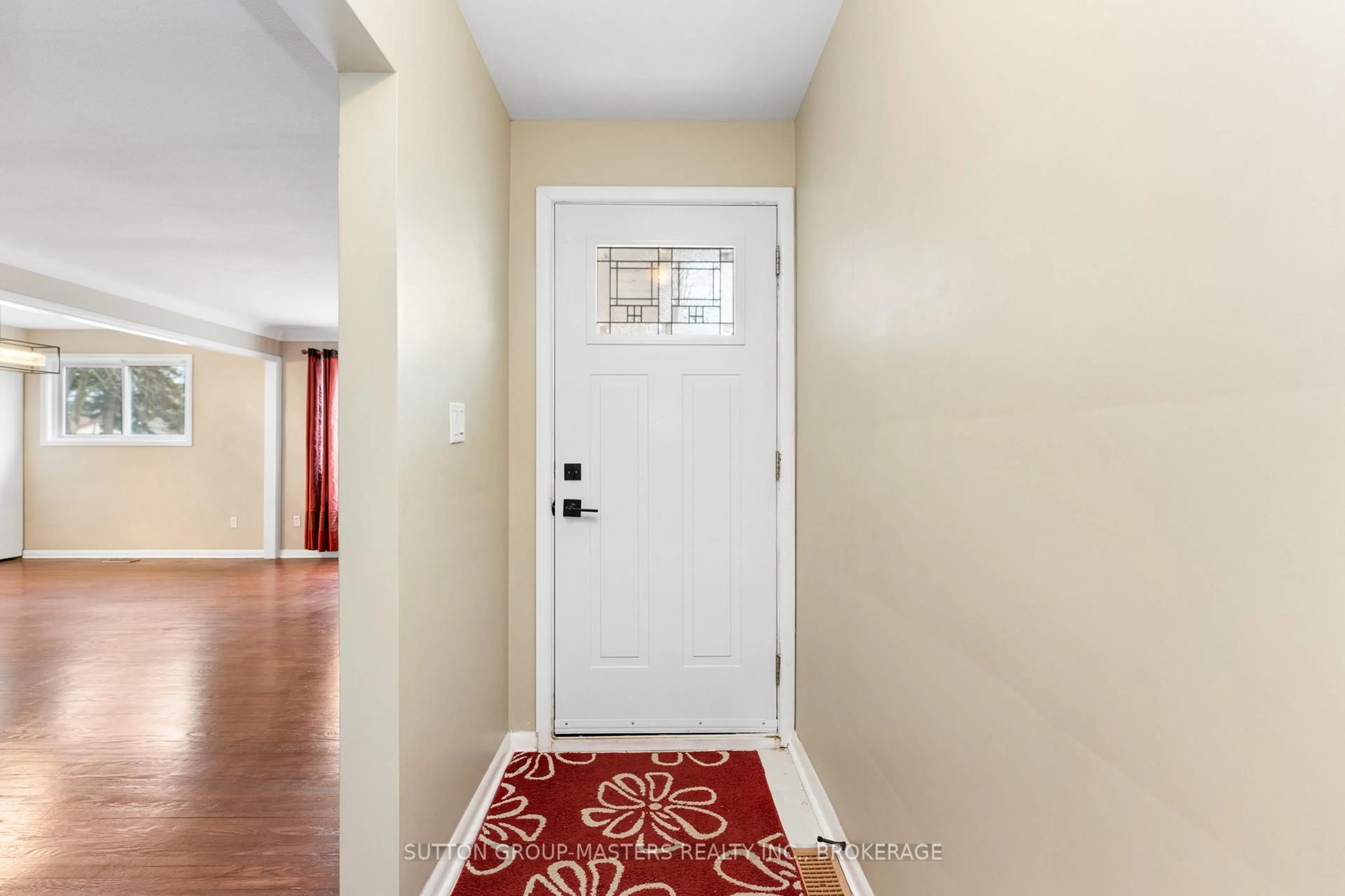 Indoor entryway for 35 Holland Cres, Kingston Ontario K7M 2V7