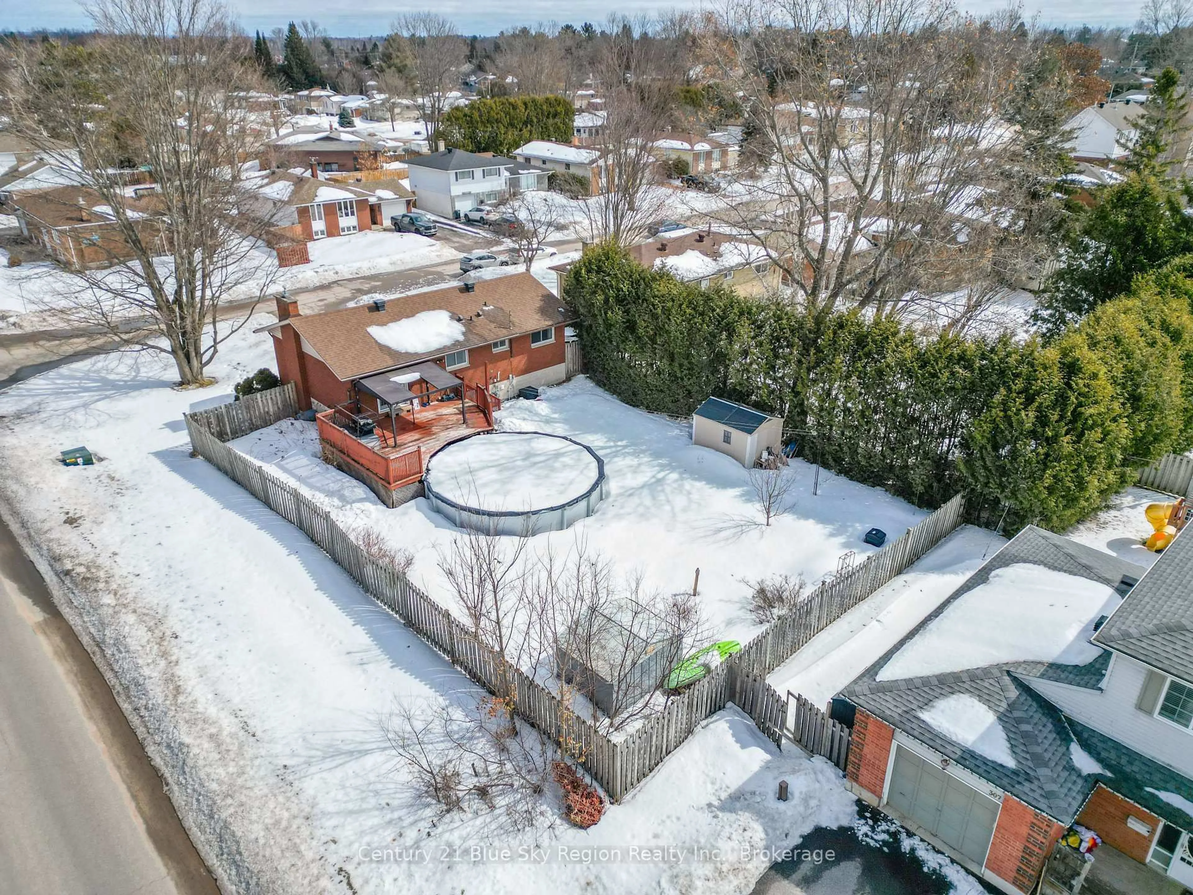 A pic from outside/outdoor area/front of a property/back of a property/a pic from drone, street for 195 MacBeth Cres, North Bay Ontario P1B 7X7