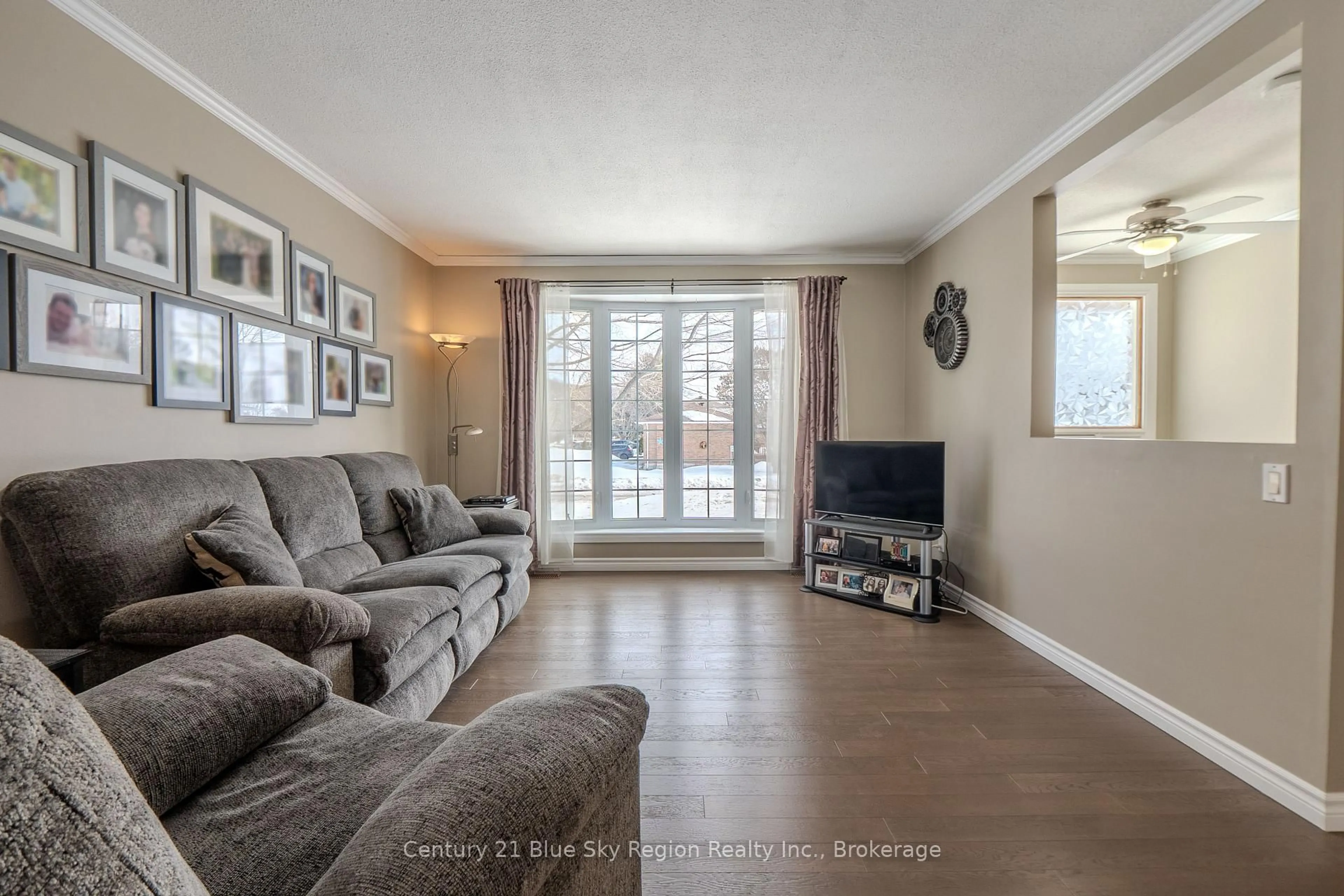 Living room with furniture, unknown for 195 MacBeth Cres, North Bay Ontario P1B 7X7