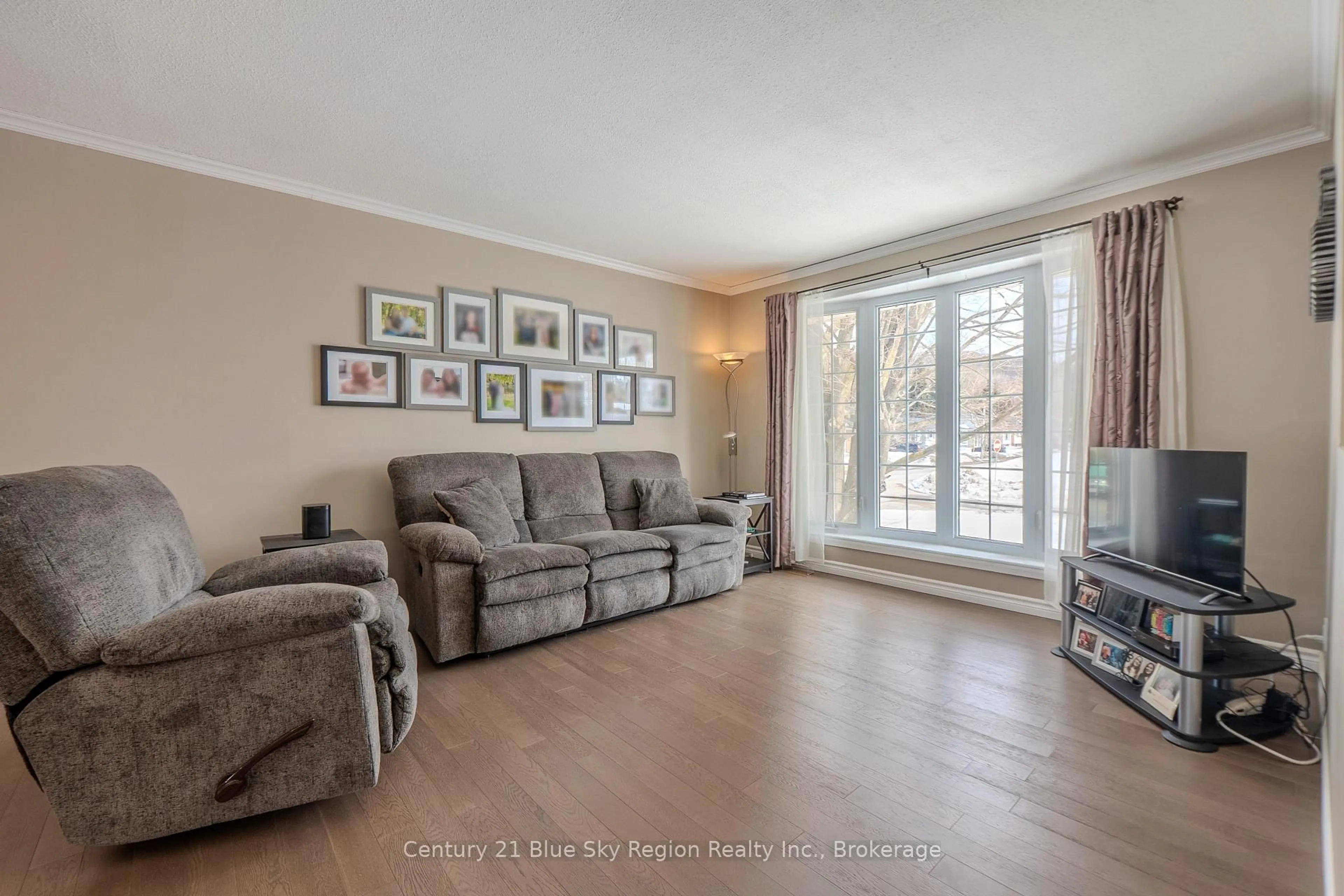 Living room with furniture, unknown for 195 MacBeth Cres, North Bay Ontario P1B 7X7