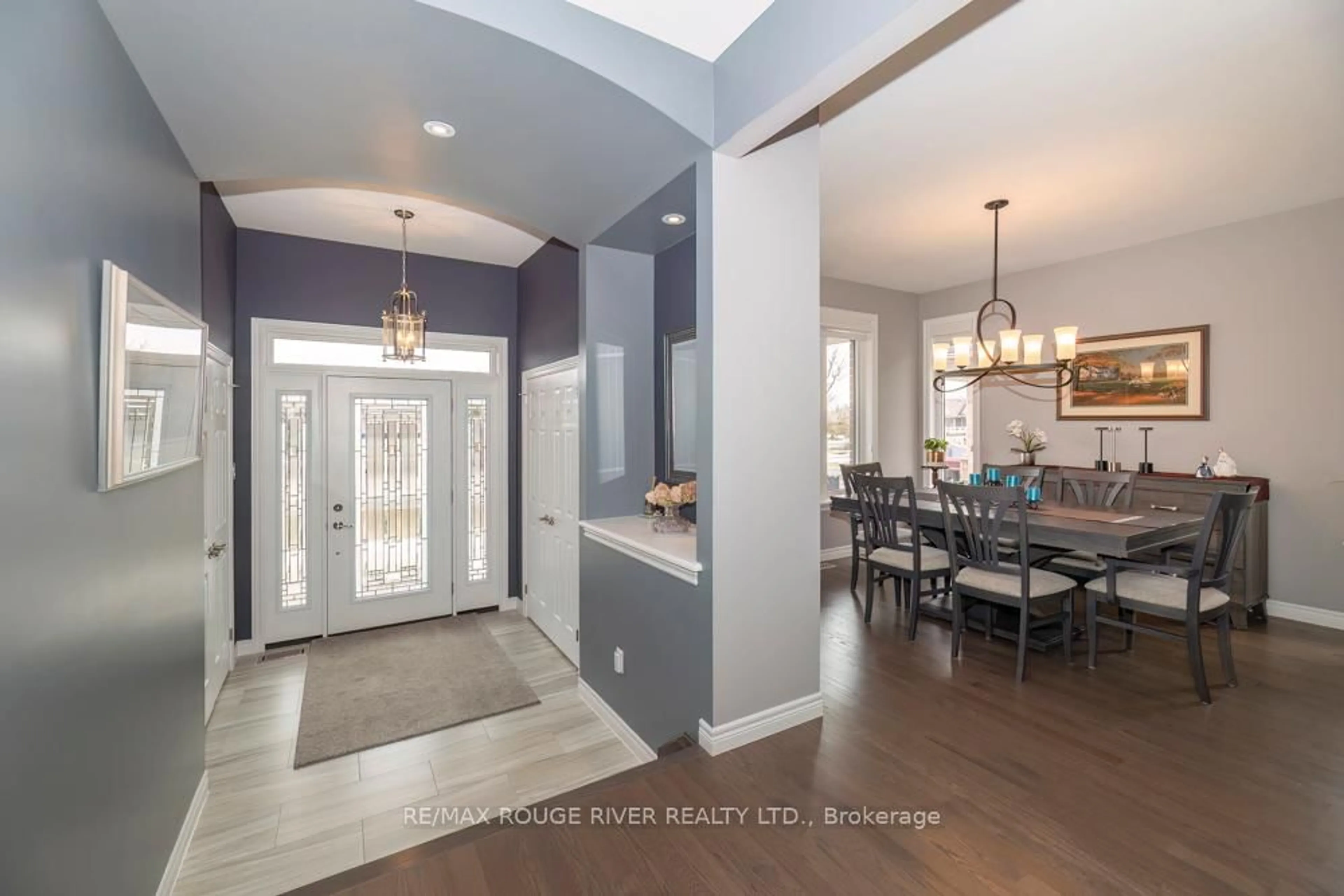 Indoor entryway for 27 South Harbour Dr, Kawartha Lakes Ontario K0M 1A0