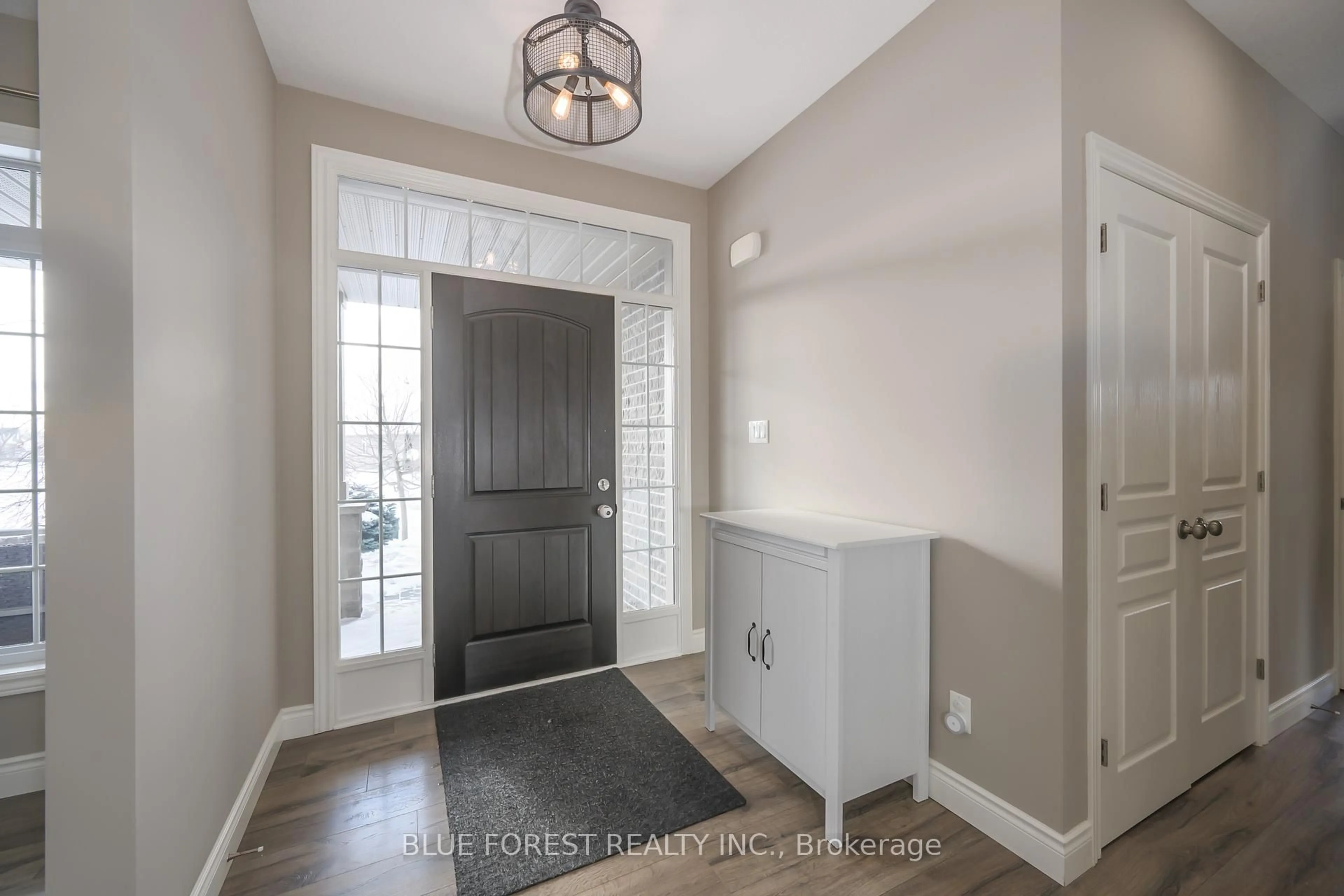 Indoor entryway for 7 St Andrews Dr, St. Thomas Ontario N5R 0G2