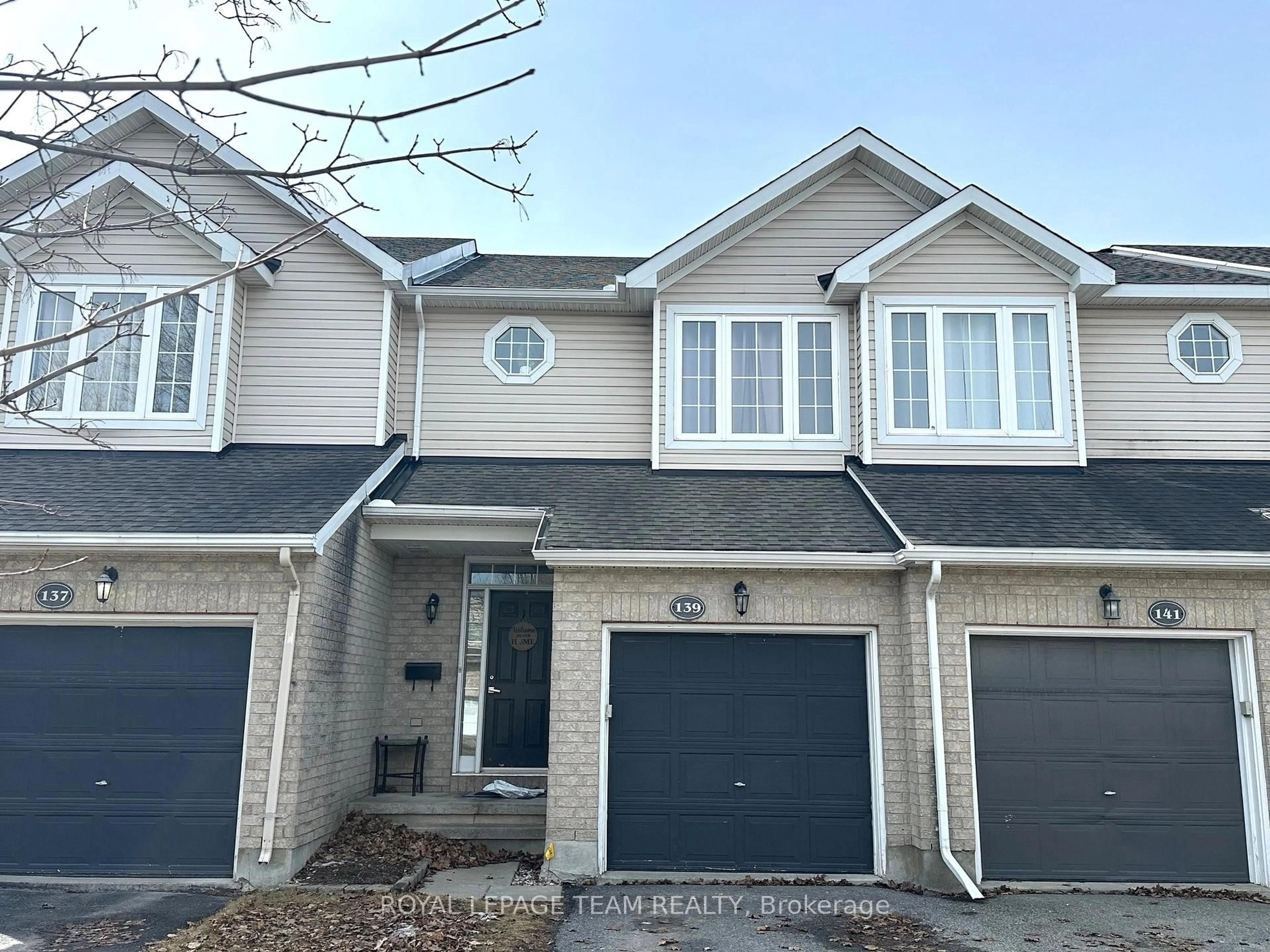 Home with vinyl exterior material, street for 139 Oakfield Cres, Ottawa Ontario K2J 5H8